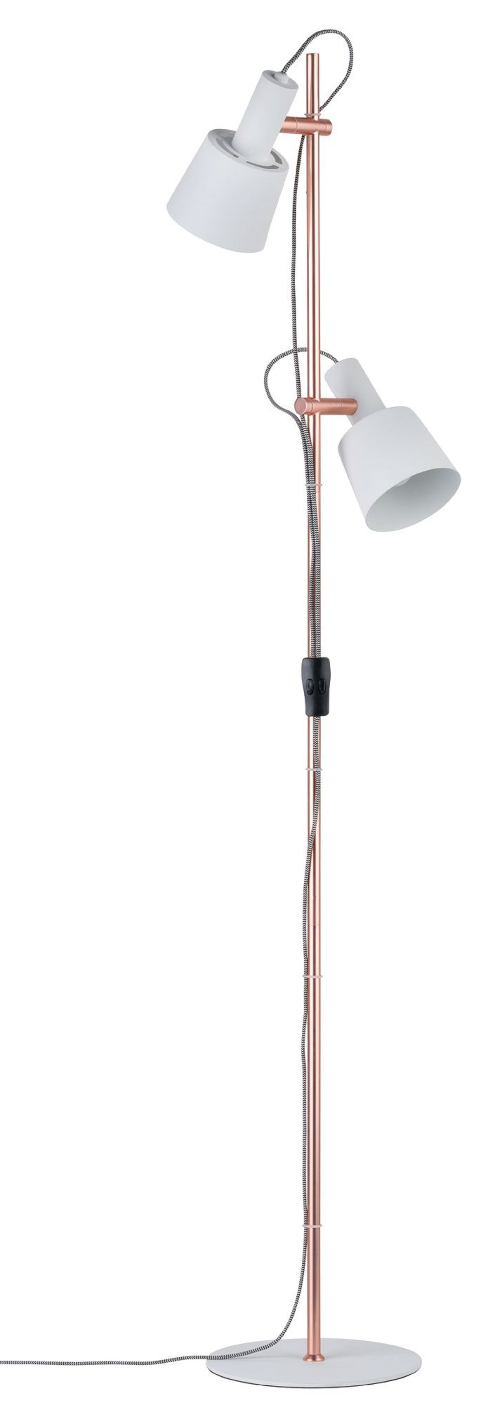 Lampa podłogowa z dwoma białymi kloszami i miedzianym słupem.