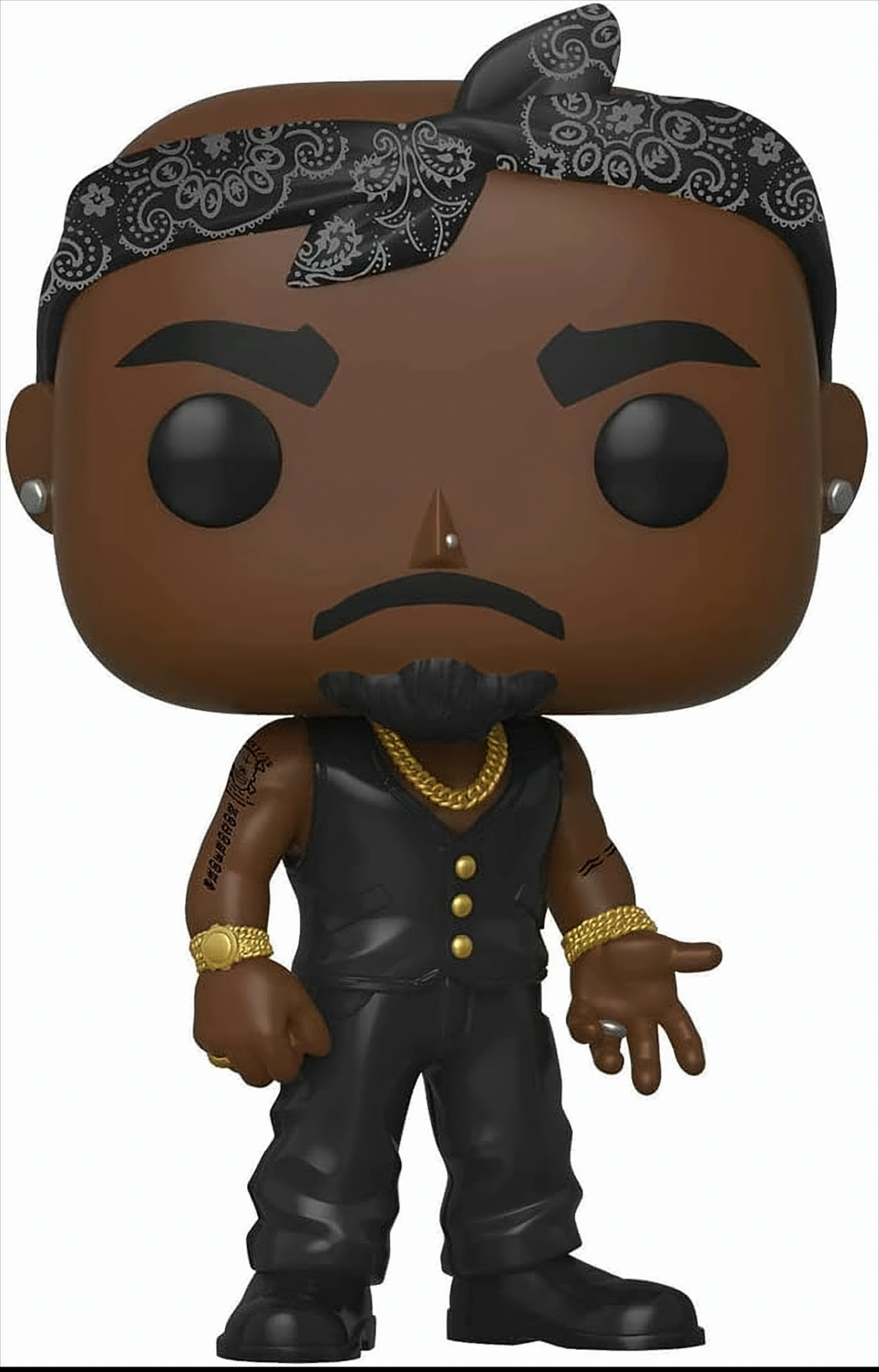 Eine Funko Pop Figur eines Mannes mit Bandana, schwarzer Weste und Goldschmuck. Weißer Hintergrund.