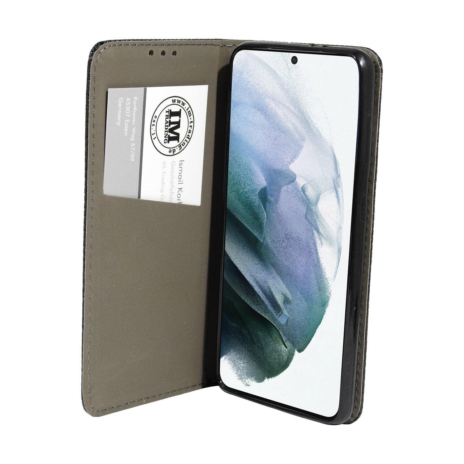 Geöffnete Handyhülle mit Telefon. Die Hülle ist schwarz und grün mit einer Karte.