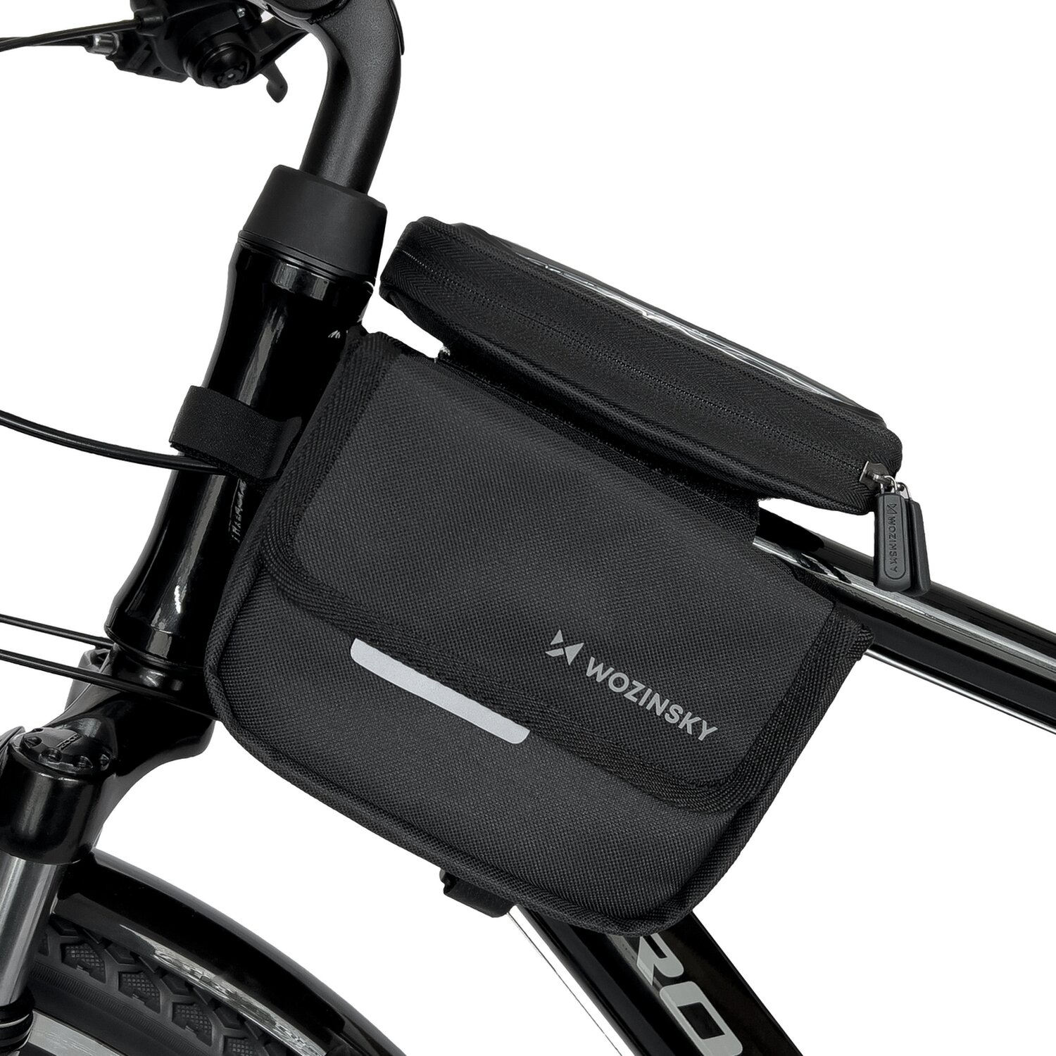 Eine schwarze Fahrradtasche, die am Lenker montiert ist, mit Wozinsky-Logo.