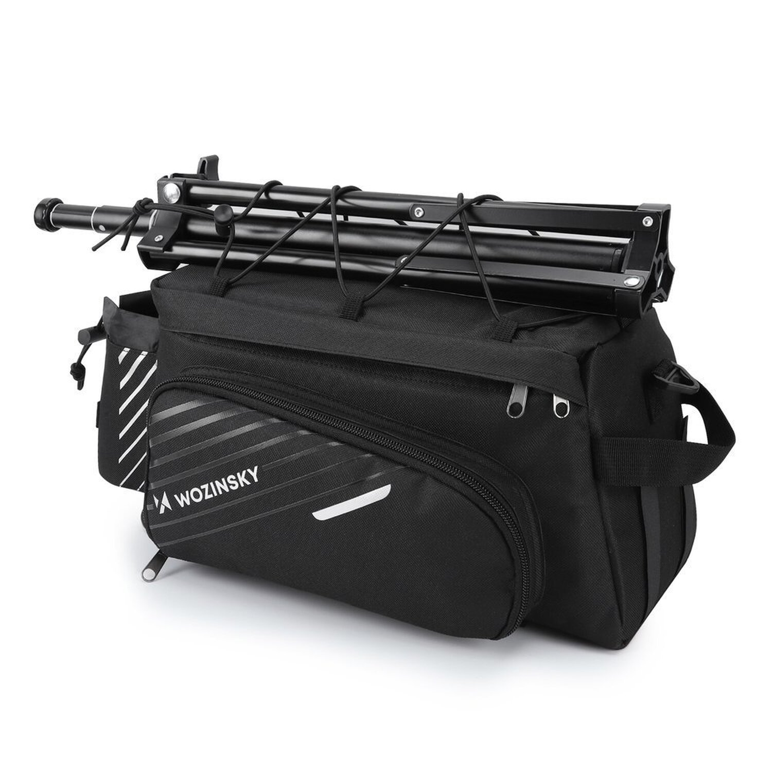 Eine schwarze Fahrradtasche mit Stativ oben drauf.