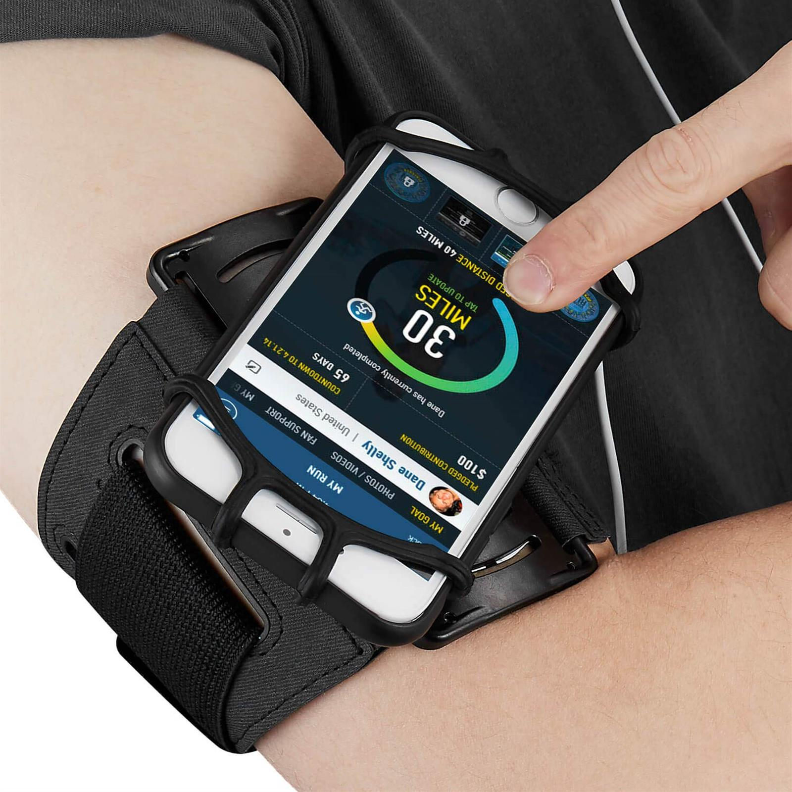Der Arm einer Person mit einem Telefon in einer schwarzen Armbinde, das eine Fitness-App anzeigt.