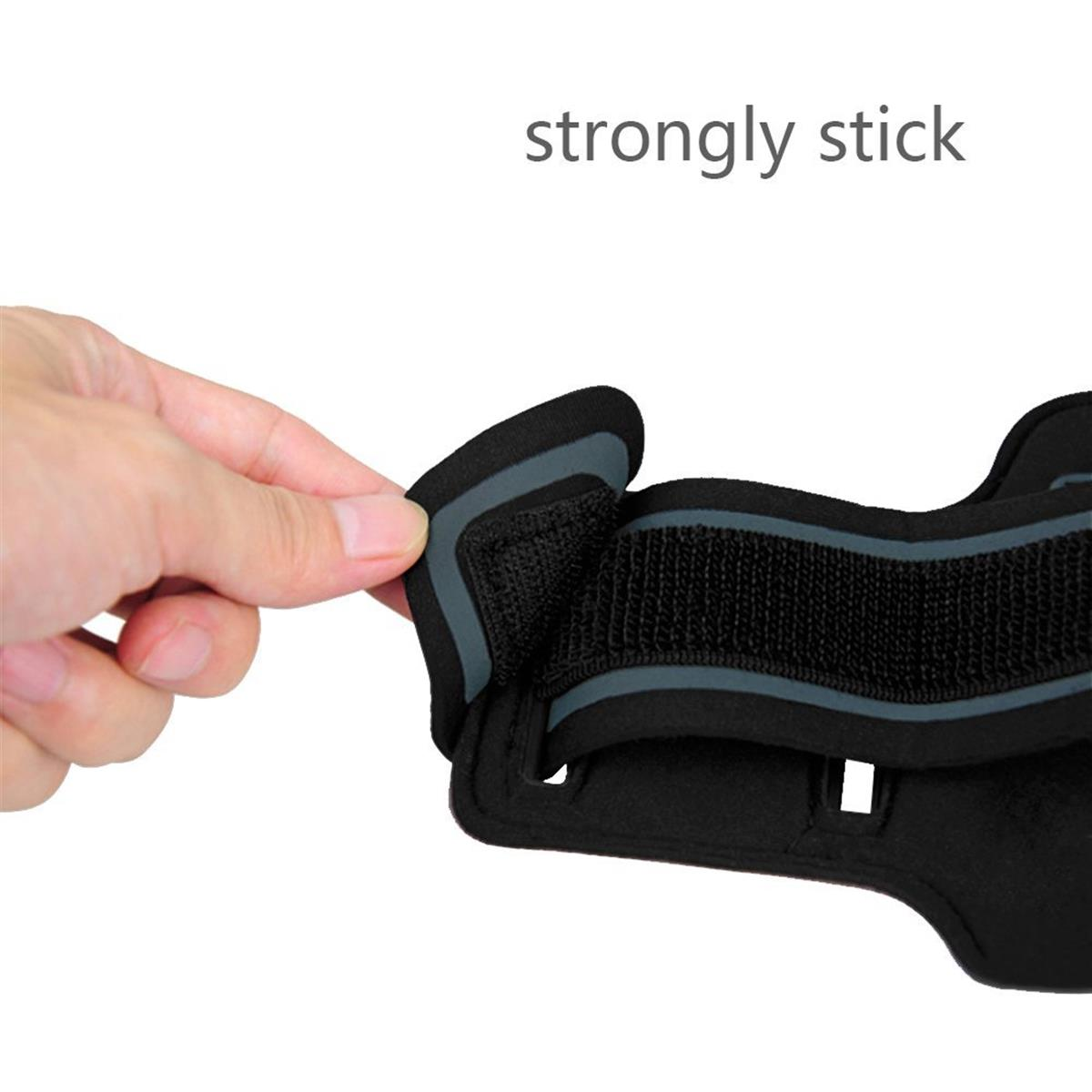 Die Hand zieht einen schwarzen Riemen aus einem schwarzen Stoff. Der Text lautet 'strongly stick'.
