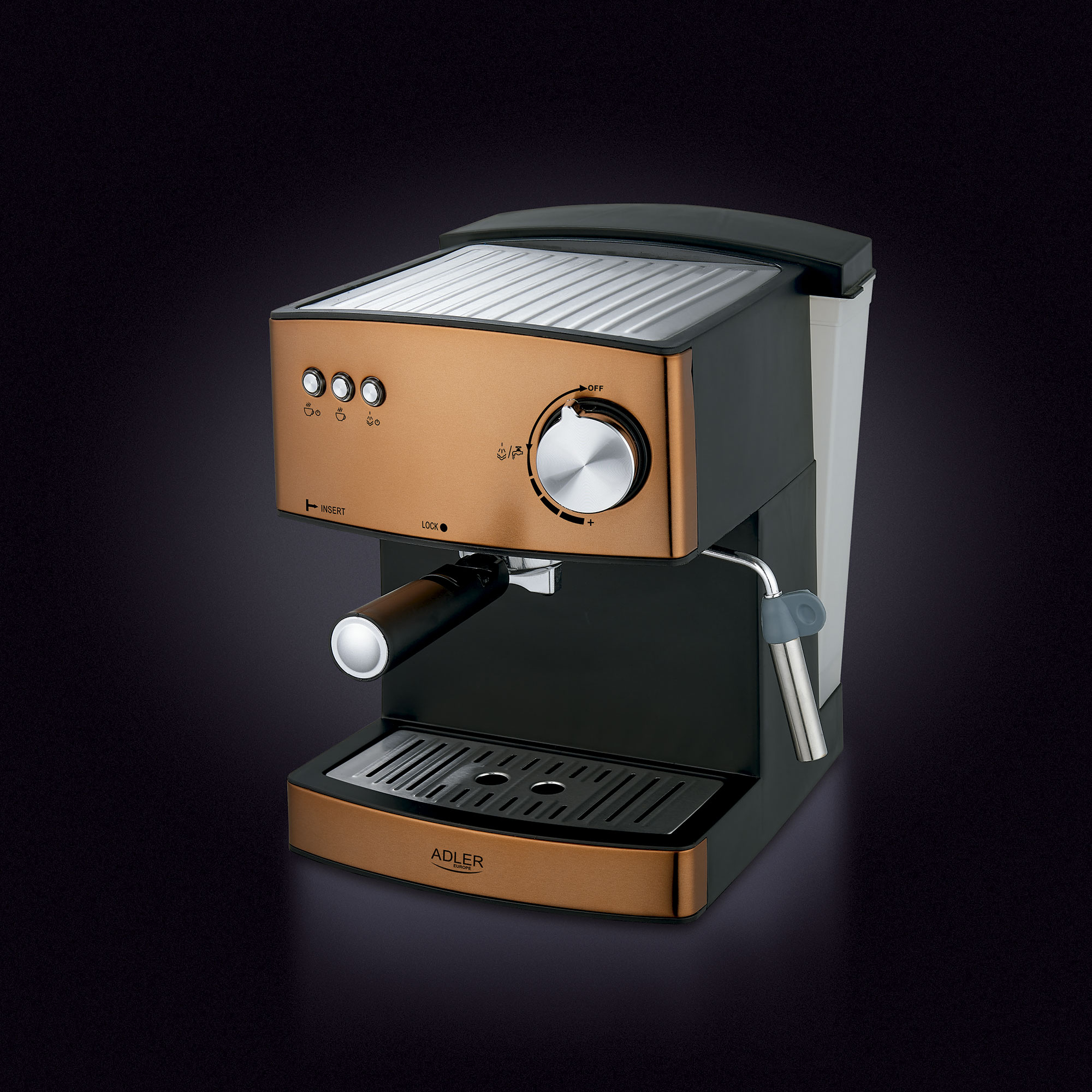 Macchina per espresso con dettagli in rame. Base nera, lancia vapore argentata.