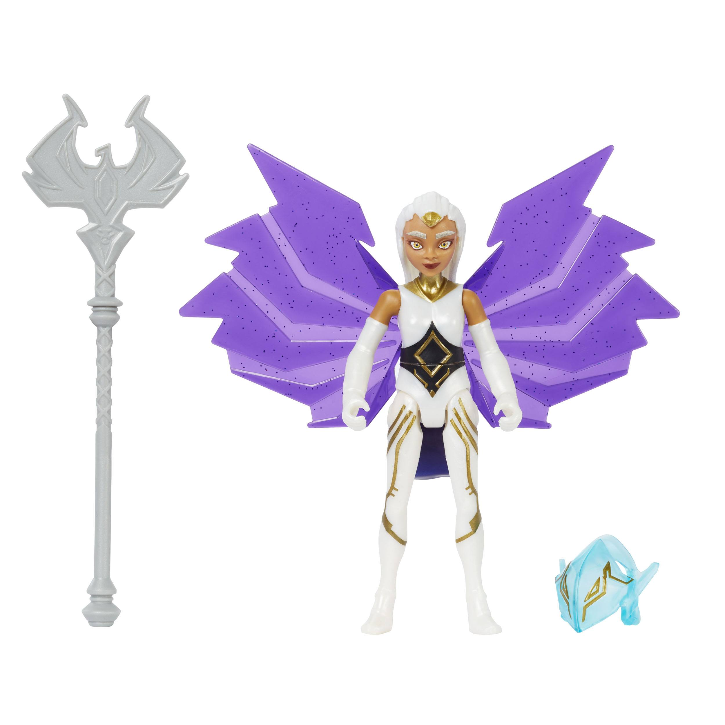 Weibliche Actionfigur mit lila Flügeln, einem Stab und einem Helm, alles auf weißem Hintergrund.