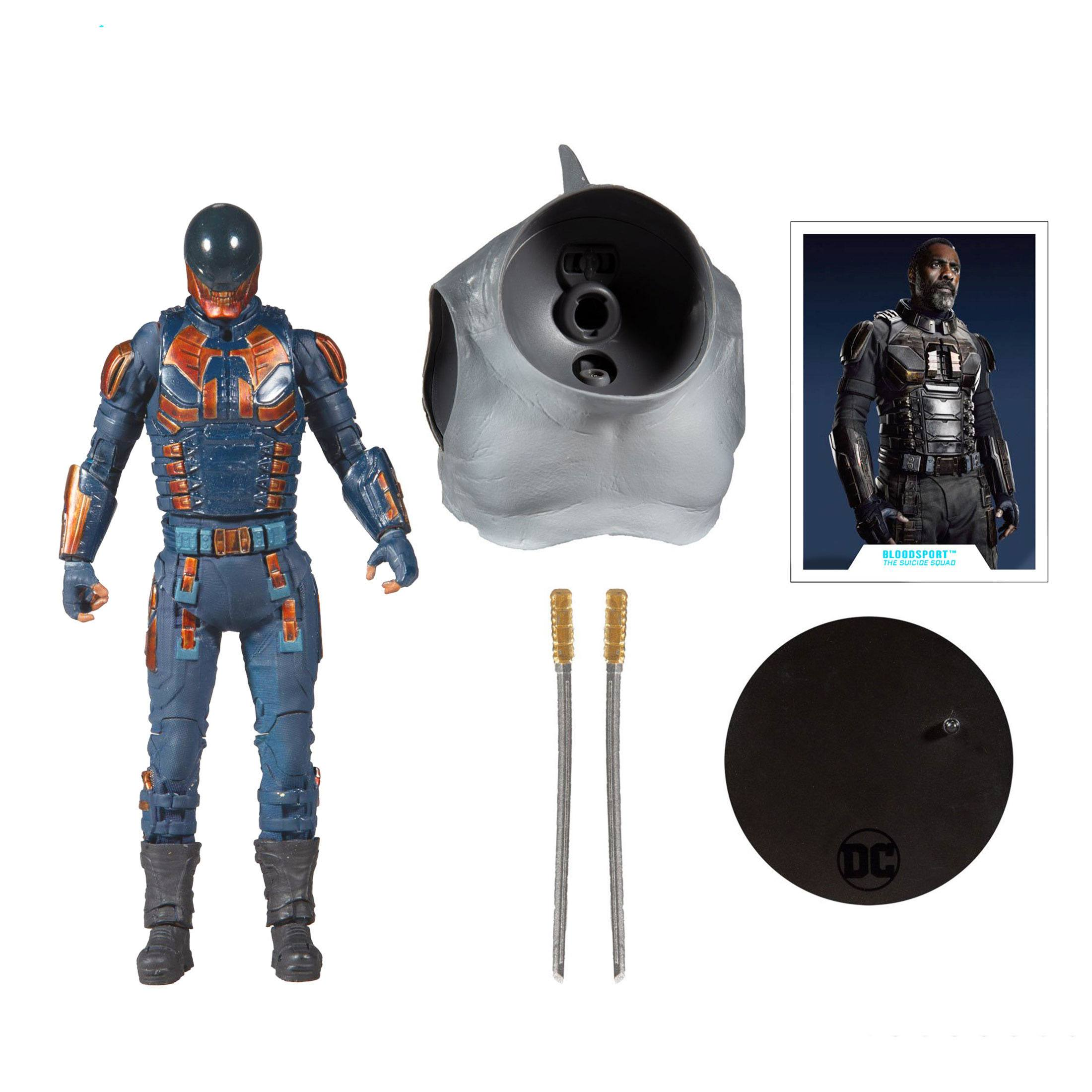 Bloodsport-Actionfigur mit Zubehör: Helm, Brustteil und zwei Schwertern.