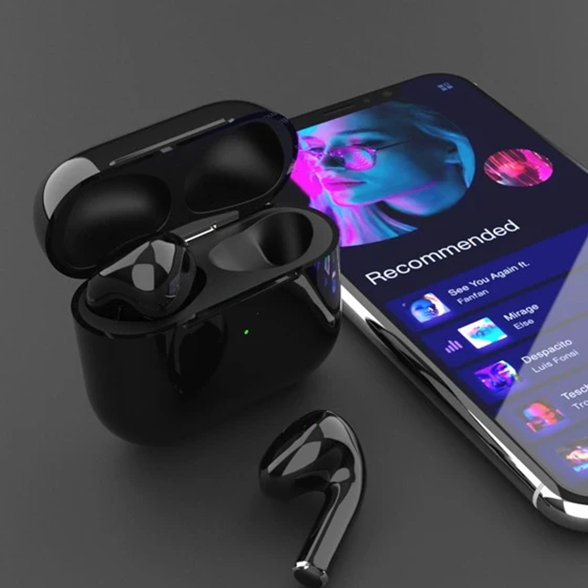 Auriculares inalámbricos negros, estuche abierto y smartphone con aplicación de música abierta.
