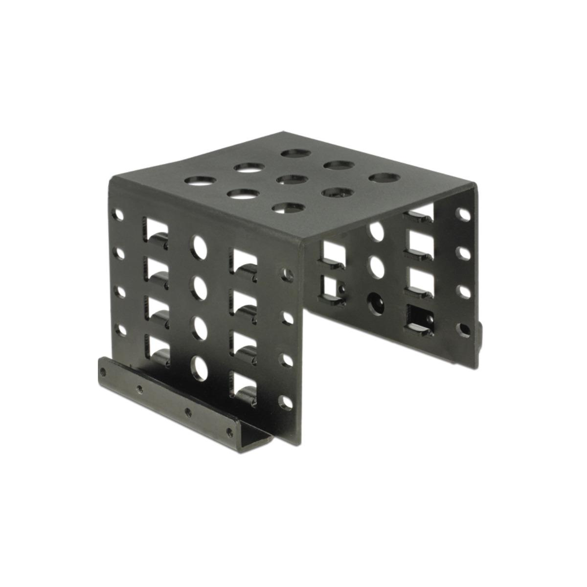 Scatola di metallo nera con fori e fessure, su sfondo bianco.