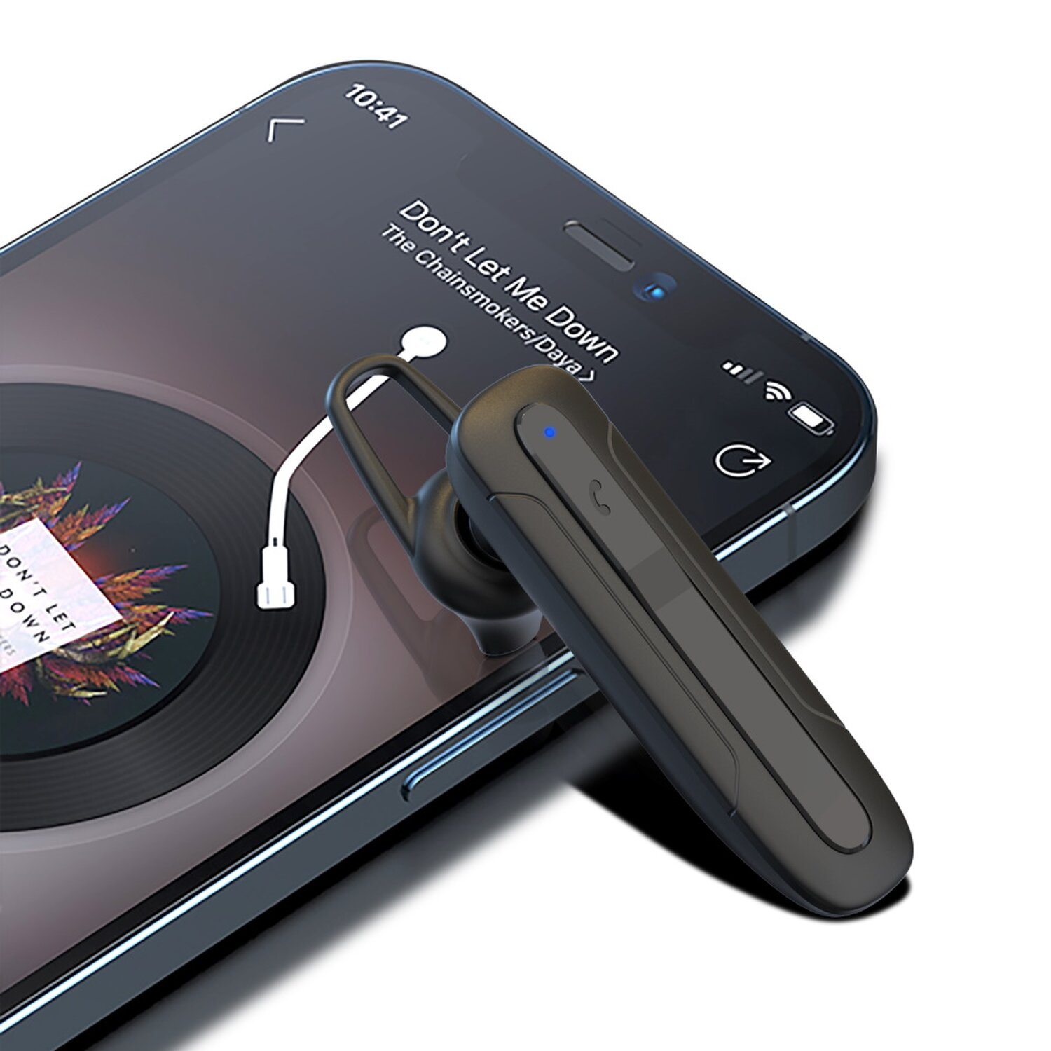Auricolare nero collegato a un telefono che riproduce musica. Il titolo della canzone è 'Don't Let Me Down'.