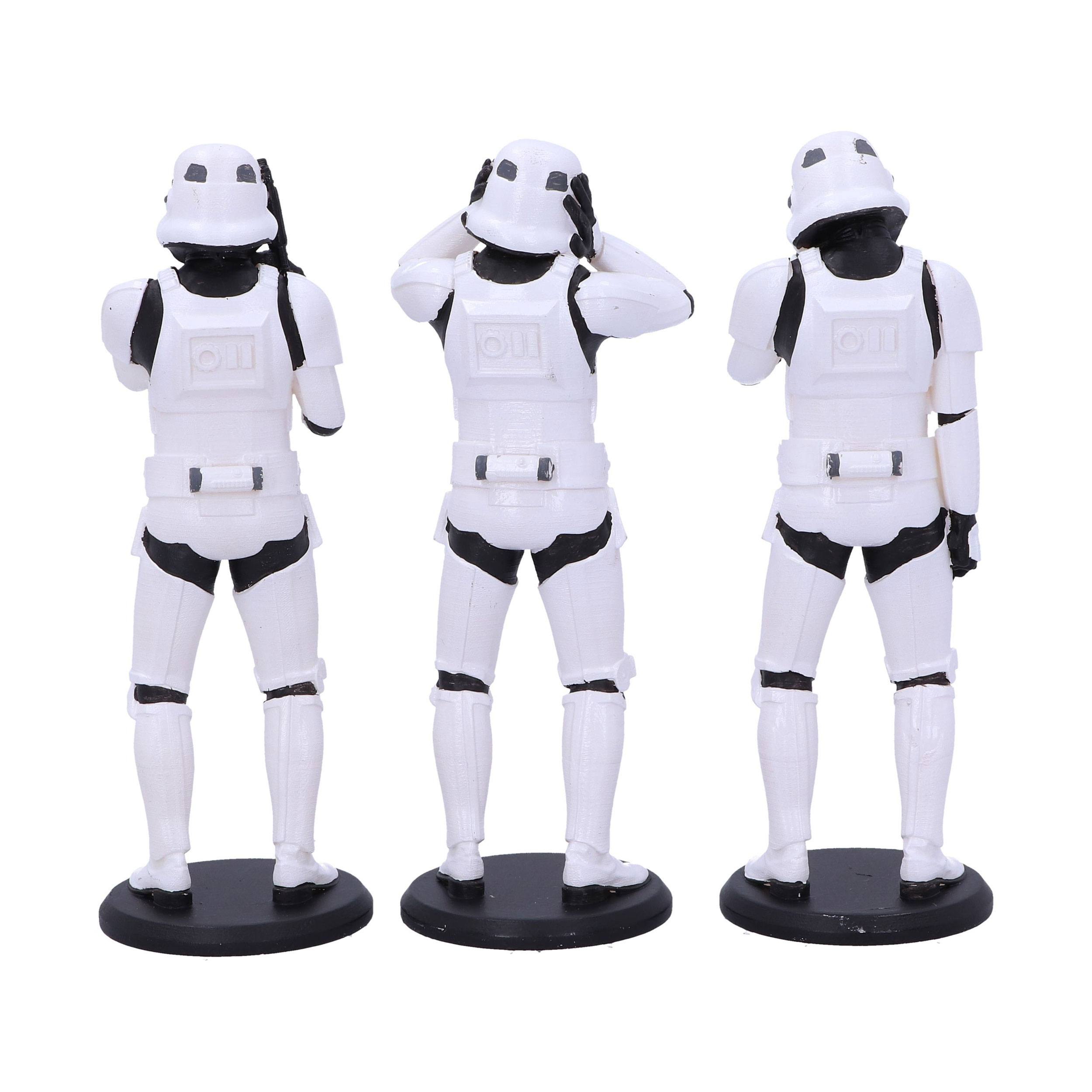 Drei Star Wars Stormtrooper-Figuren in verschiedenen Posen. Weiße Rüstung, schwarze Akzente und schwarze Sockel.