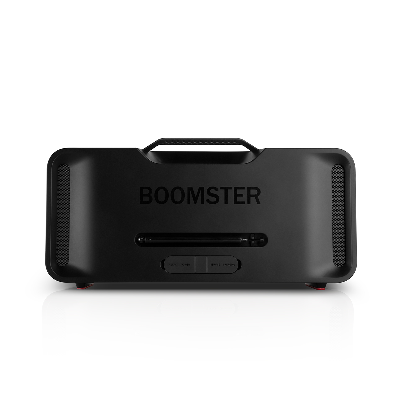 Boombox negra con 'BOOMSTER' al frente, entradas de audio, alimentación y carga.