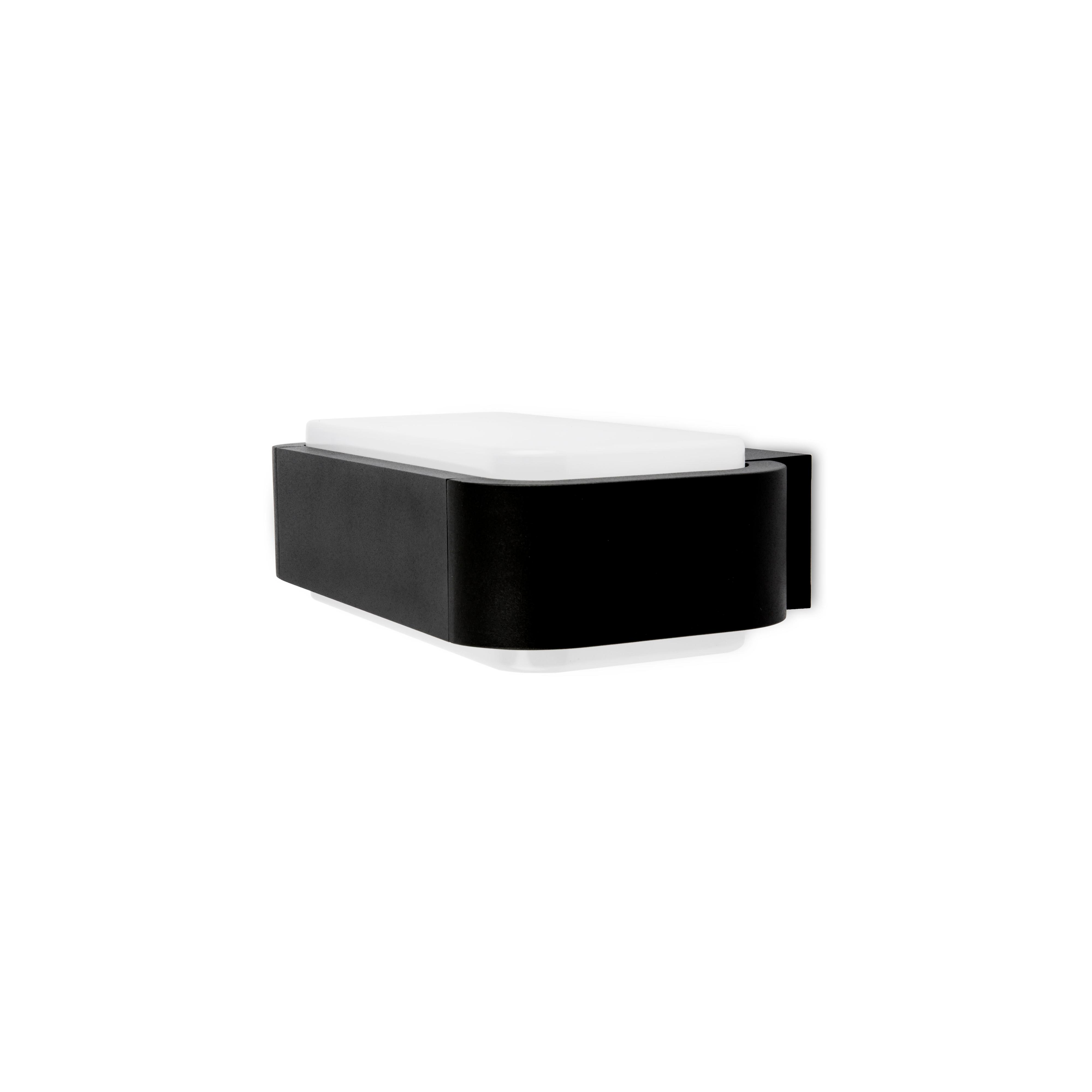 Lampada da parete nera, rettangolare con pannello luminoso bianco, design minimalista, sfondo bianco.