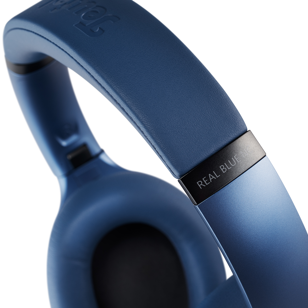 Blaue Kopfhörer mit Kopfbügeldetail, weißer Hintergrund. Text "REAL BLUE NC" sichtbar.