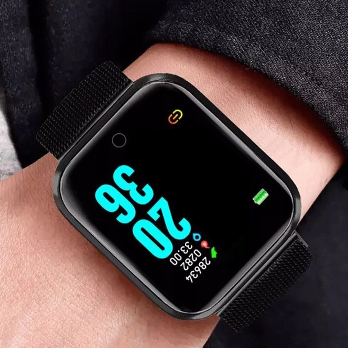 Smartwatch negra con la hora 20:36, mostrando iconos de batería y conexión.