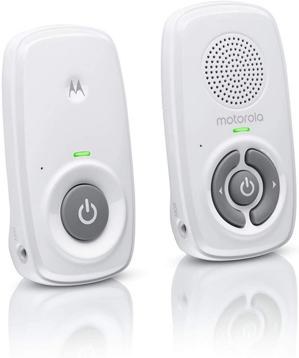 Dos vigilabebés blancos; uno con botón de encendido, el otro con altavoces y controles.