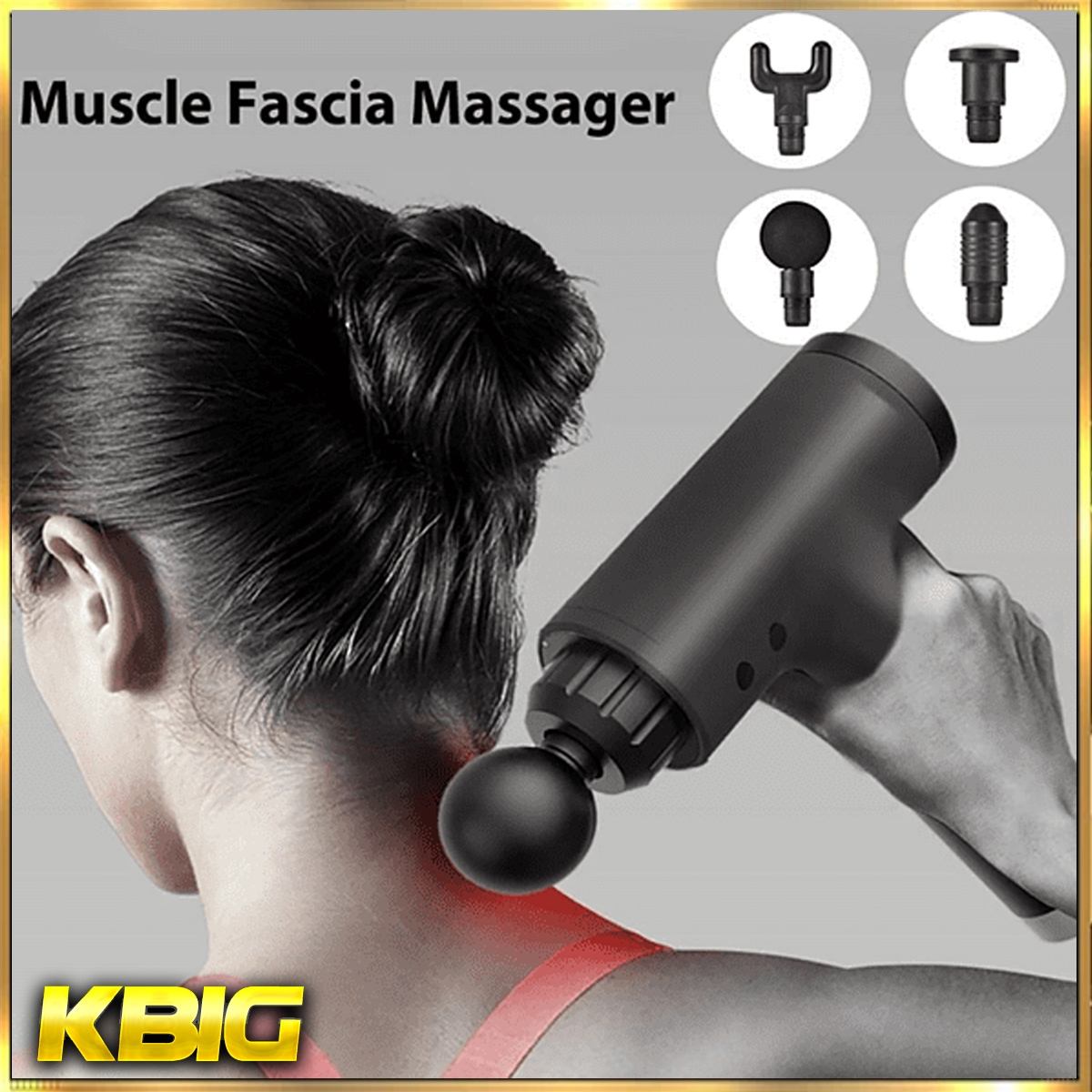Una mano usando un masajeador de fascia muscular negro. Se muestran cuatro cabezales de masaje diferentes.