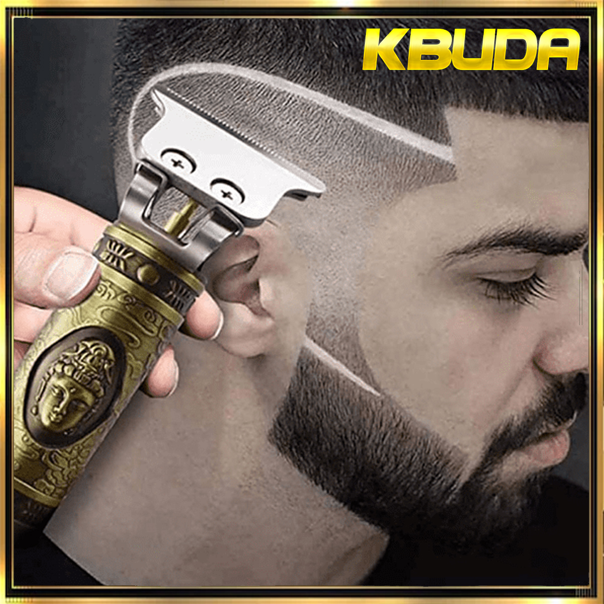 Hombre con barba cortándose el pelo con una recortadora de barba.