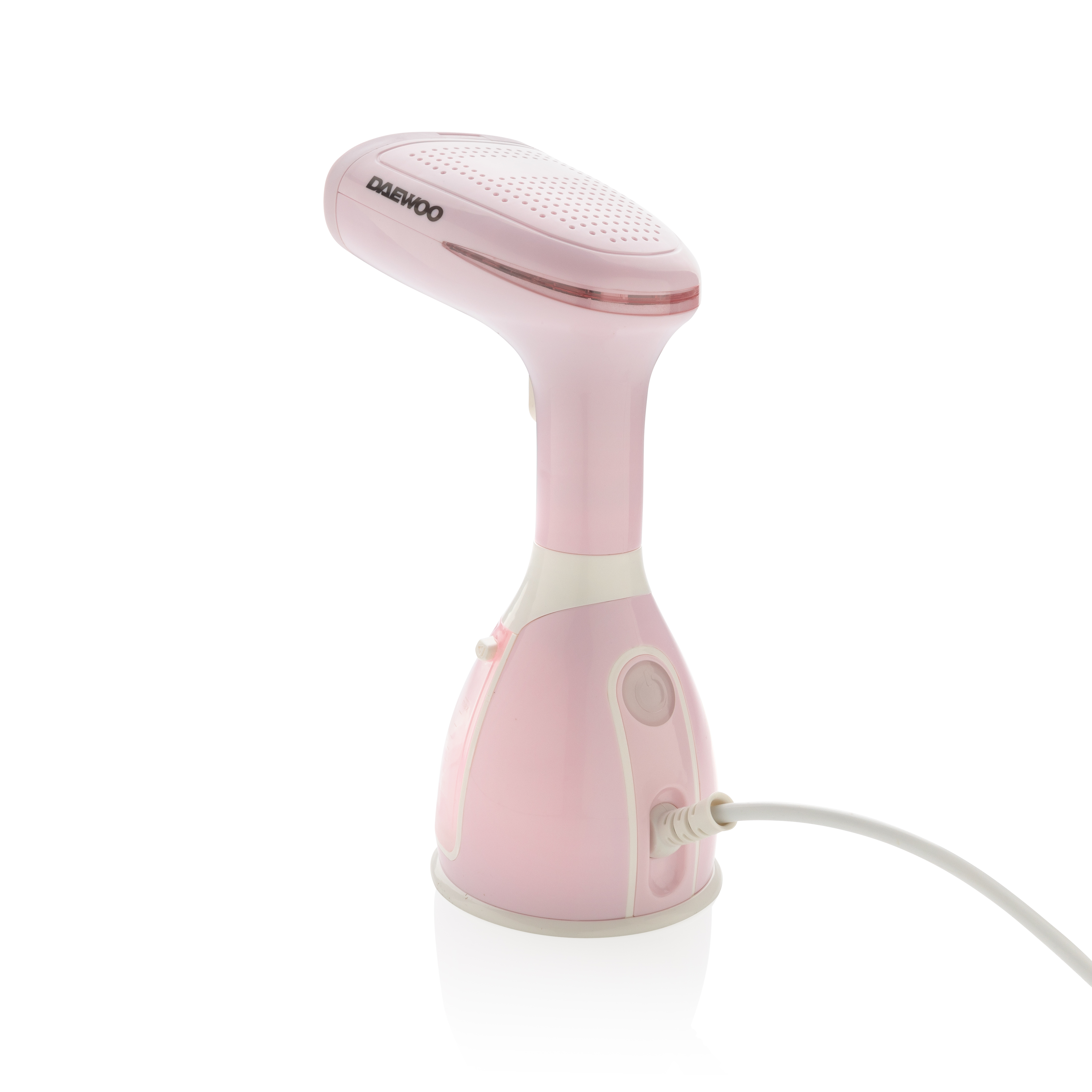 Roze Daewoo handheld stoomstrijkijzer op witte achtergrond. Wit netsnoer zichtbaar.