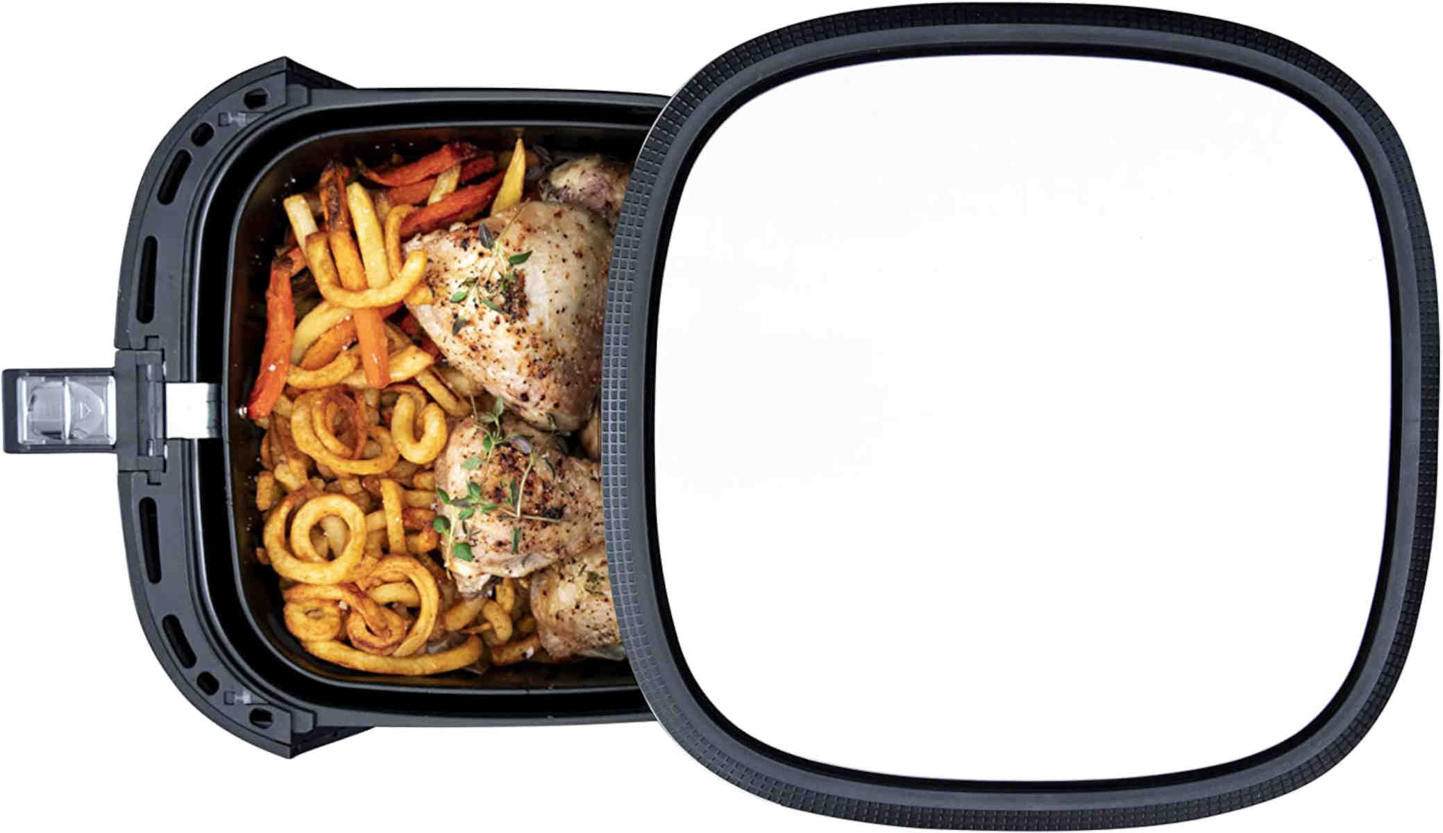 Frytownica powietrzna z ugotowanym jedzeniem, w tym kurczakiem i frytkami, z otwartą pokrywą.