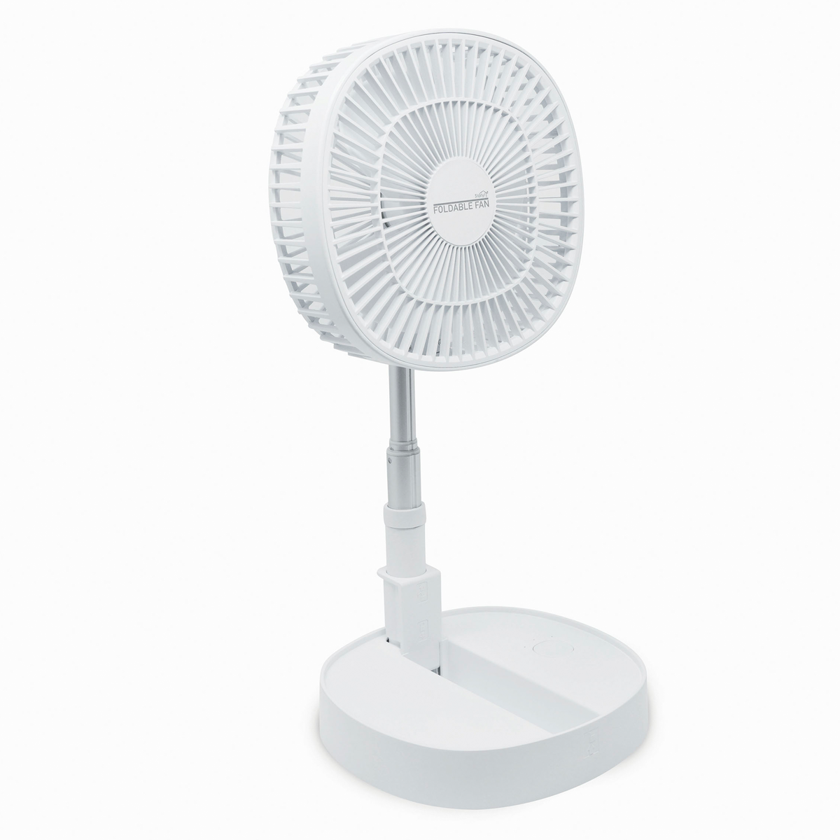 Weißer, zusammenklappbarer Ventilator auf einem Ständer, der Ventilator ist kreisförmig, die Basis oval.