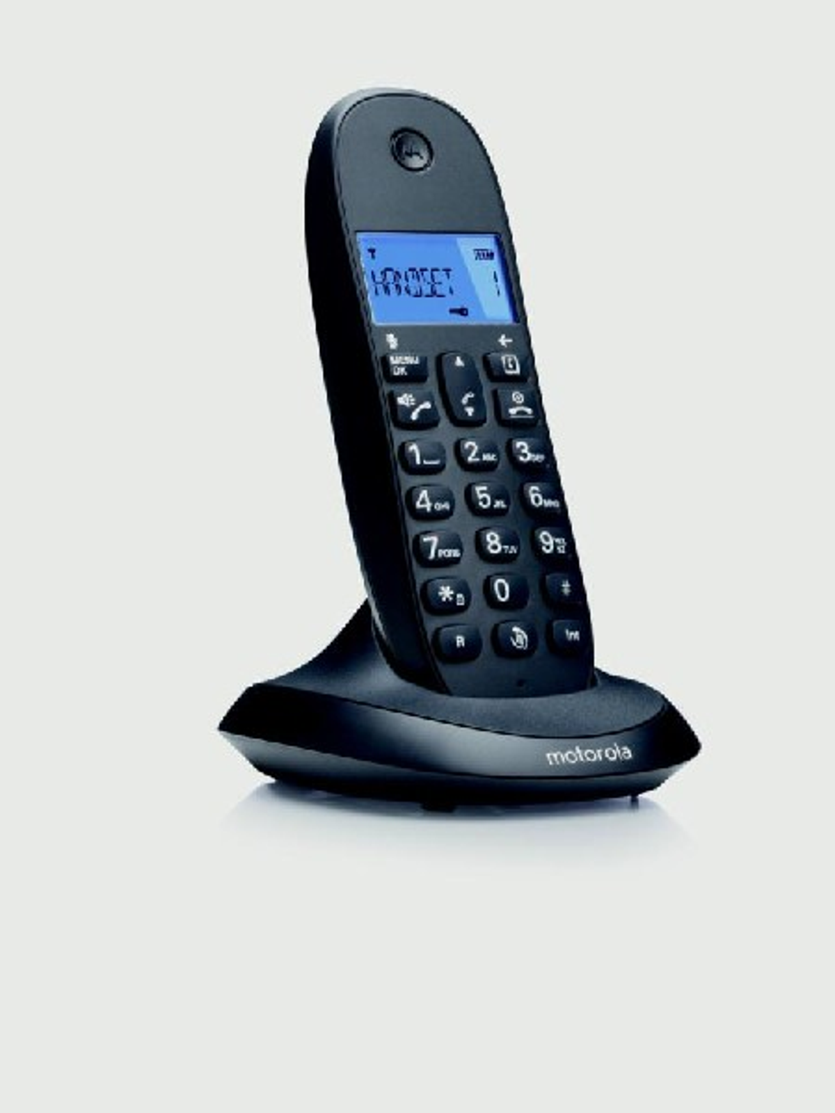 Teléfono inalámbrico negro sobre una base. El teléfono tiene una pantalla que muestra 'HANDSET' y un teclado con números.