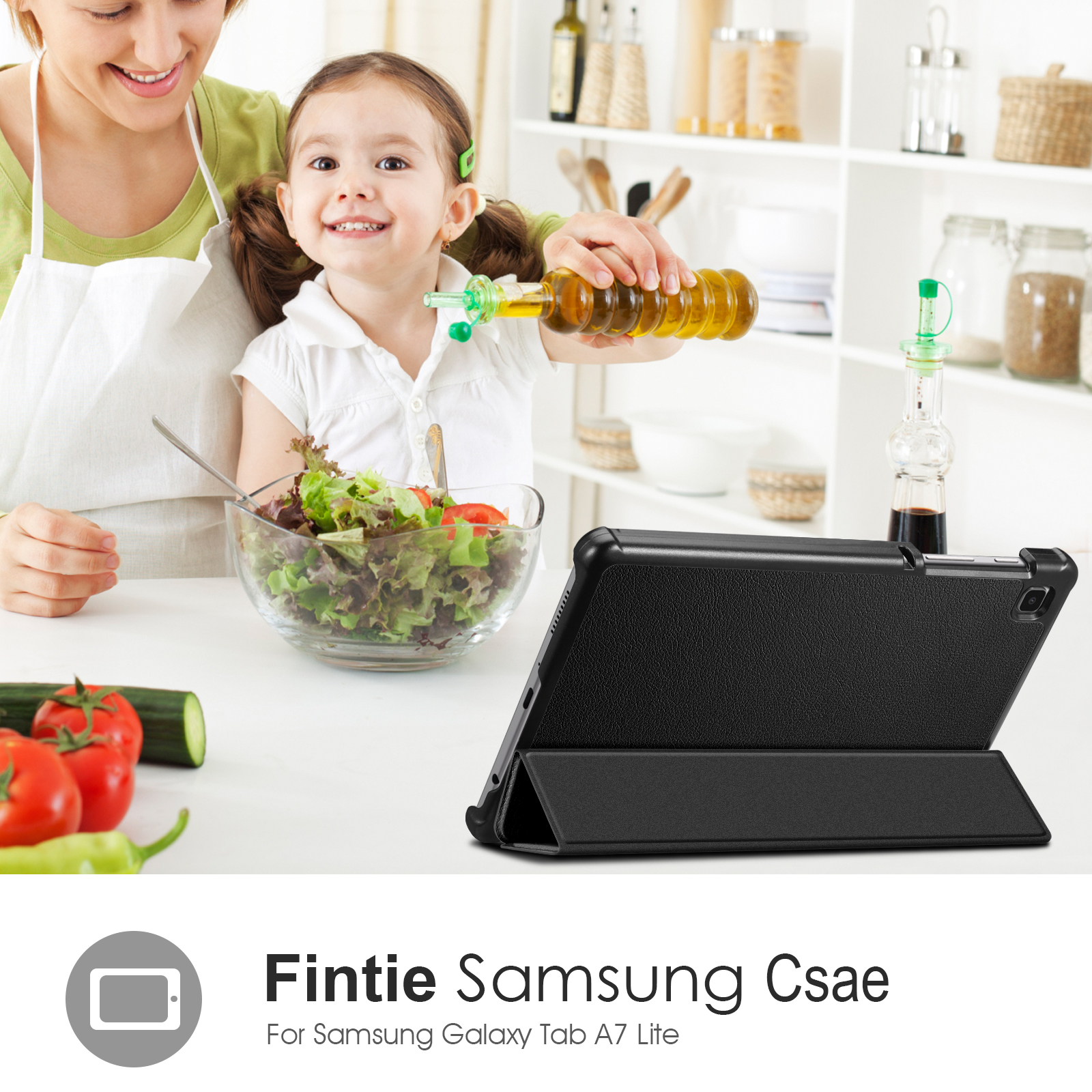 Kind und Frau in der Küche. Kind hält Schüssel, Frau gießt Öl ein. Salat in Schüssel, Tomaten. Tablet-Hülle davor.
