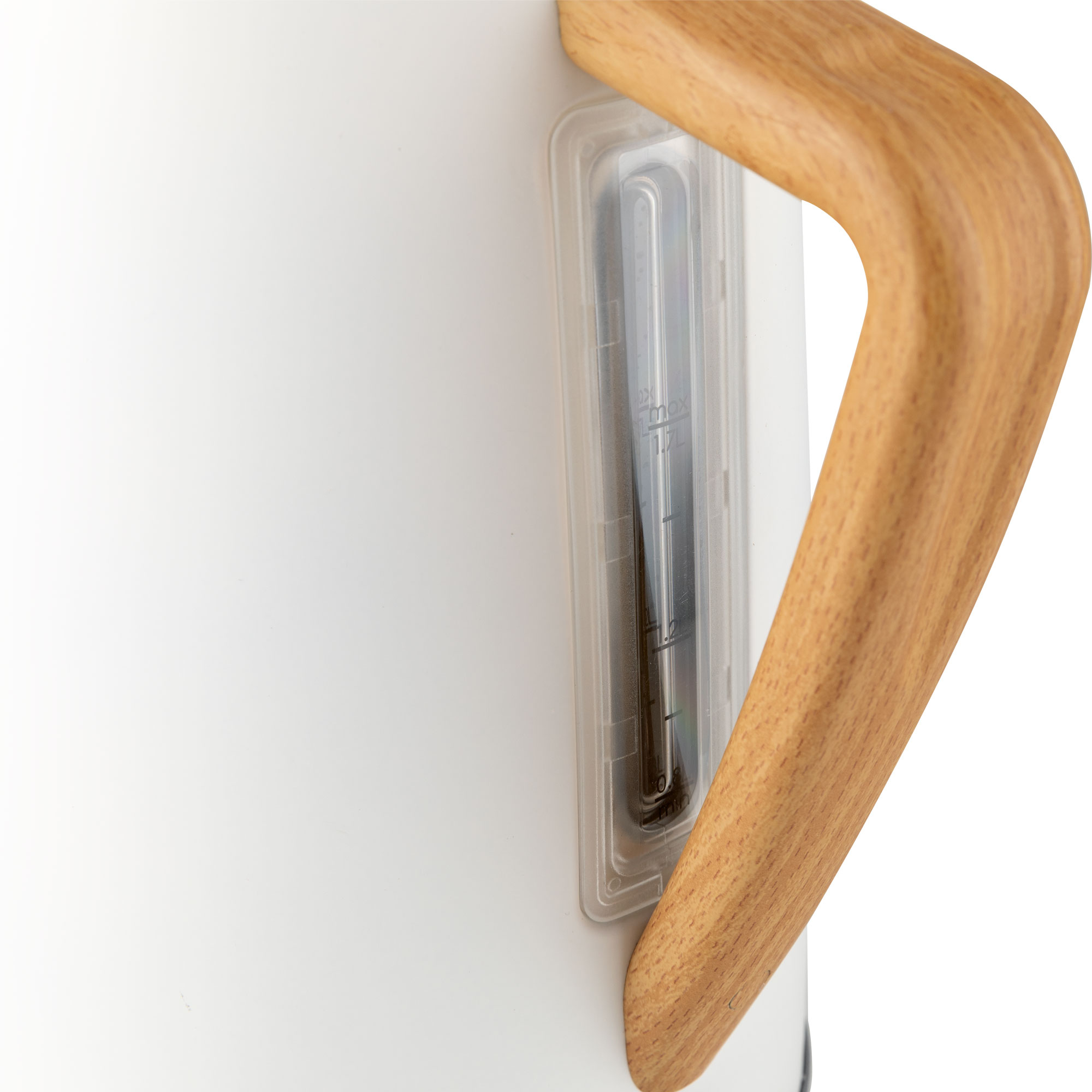 Hervidor blanco con asa de madera. Indicador de nivel de agua transparente en el lateral, que muestra el nivel de agua.