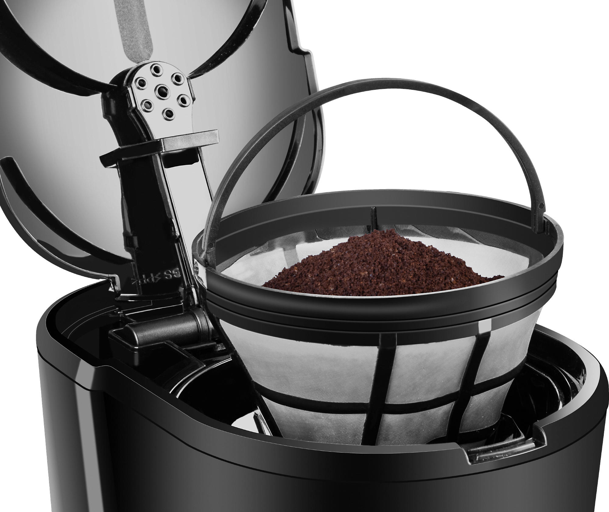 Un filtro de cafetera lleno de café molido, abierto y listo para preparar.