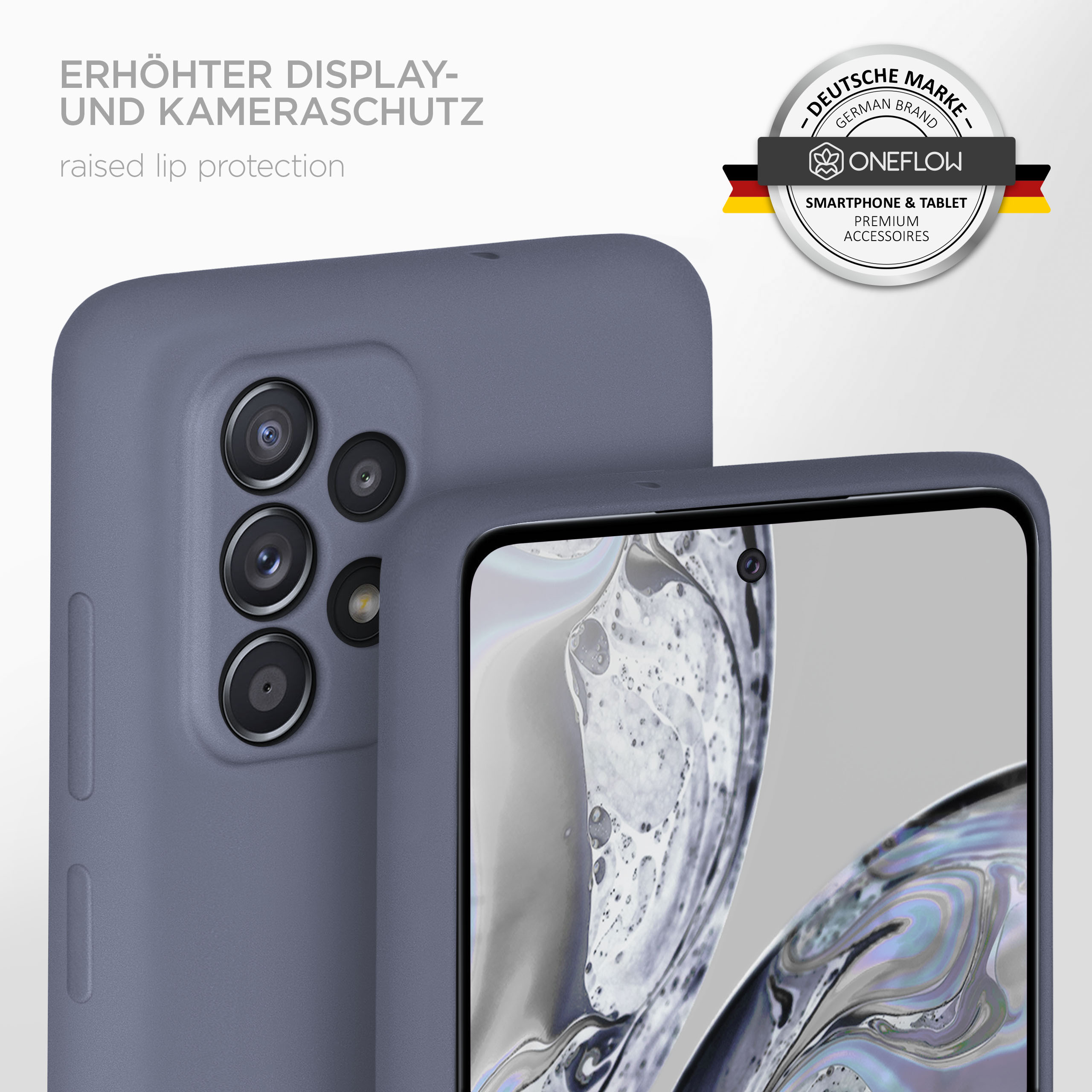 Nahaufnahme einer blauen Handyhülle mit Kameraausbuchtung und einem Telefon im Hintergrund. Text: 'erhöhter Display- und Kameraschutz'.