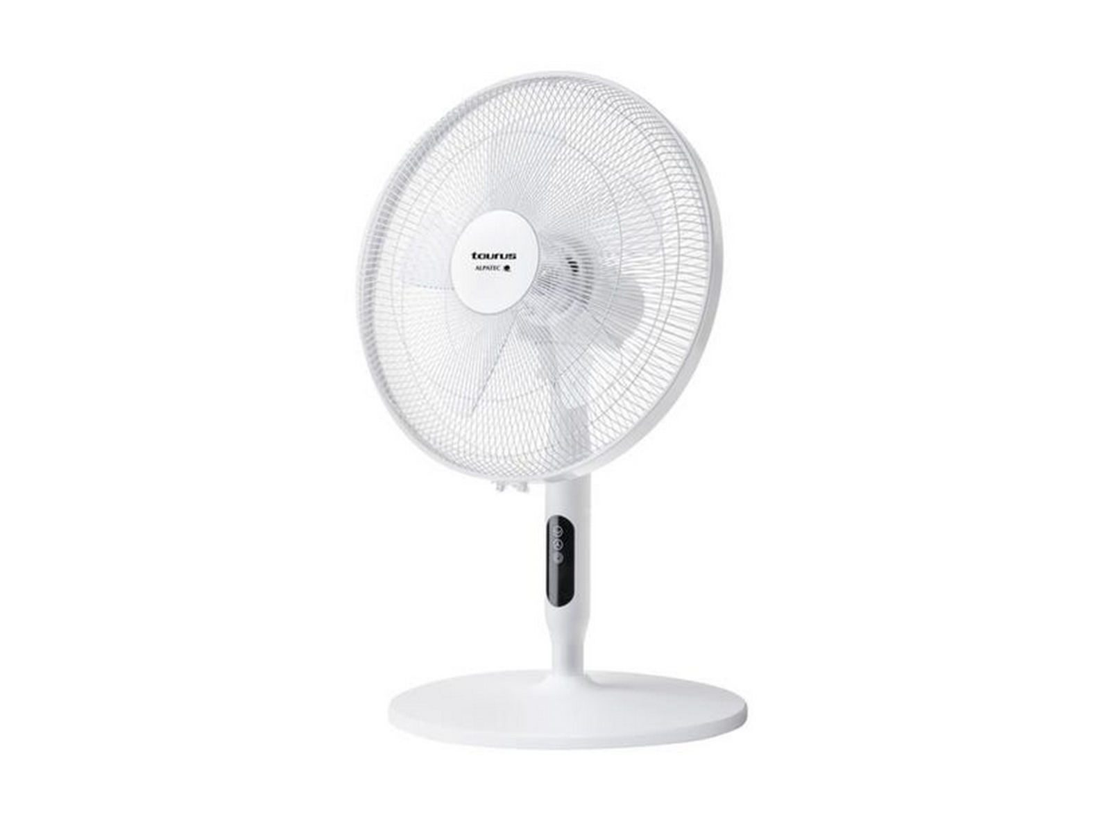 Biały wentylator stojący z wyświetlaczem cyfrowym i pilotem, na białym tle.