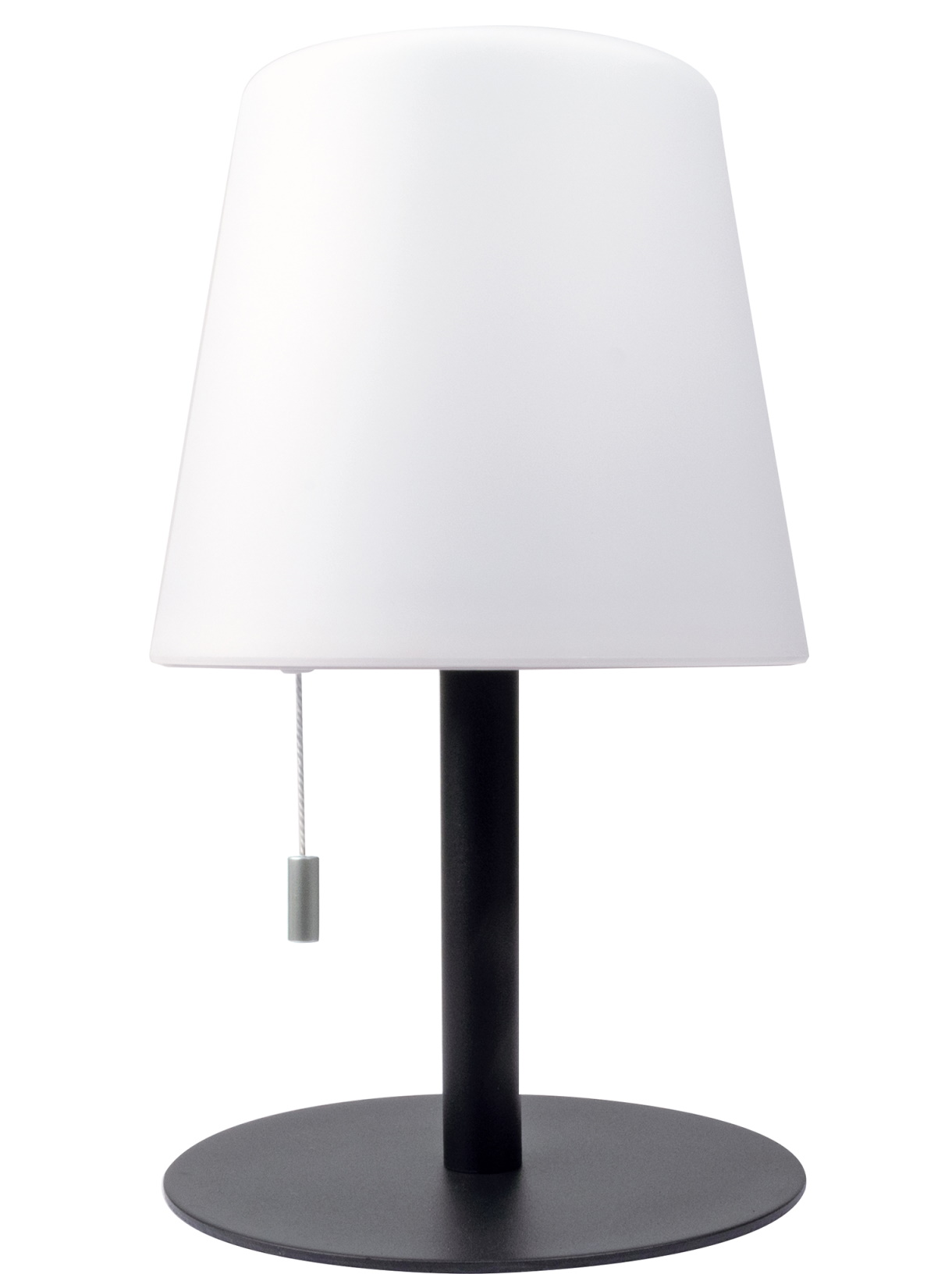 Weiße Lampe mit schwarzem Fuß, vor weißem Hintergrund.