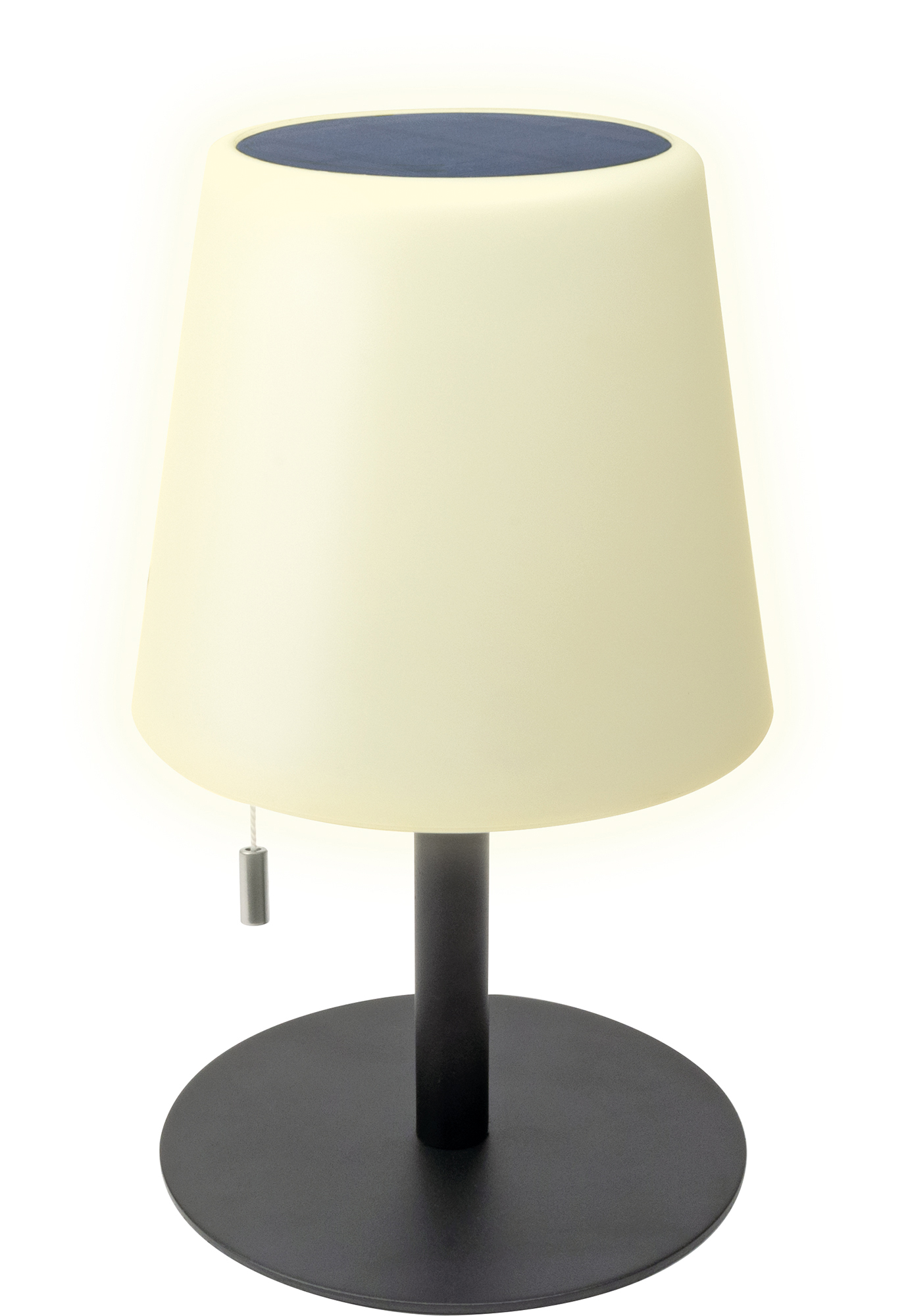 Cremefarbene Lampe mit schwarzem Sockel und Stange. Weißer Hintergrund.
