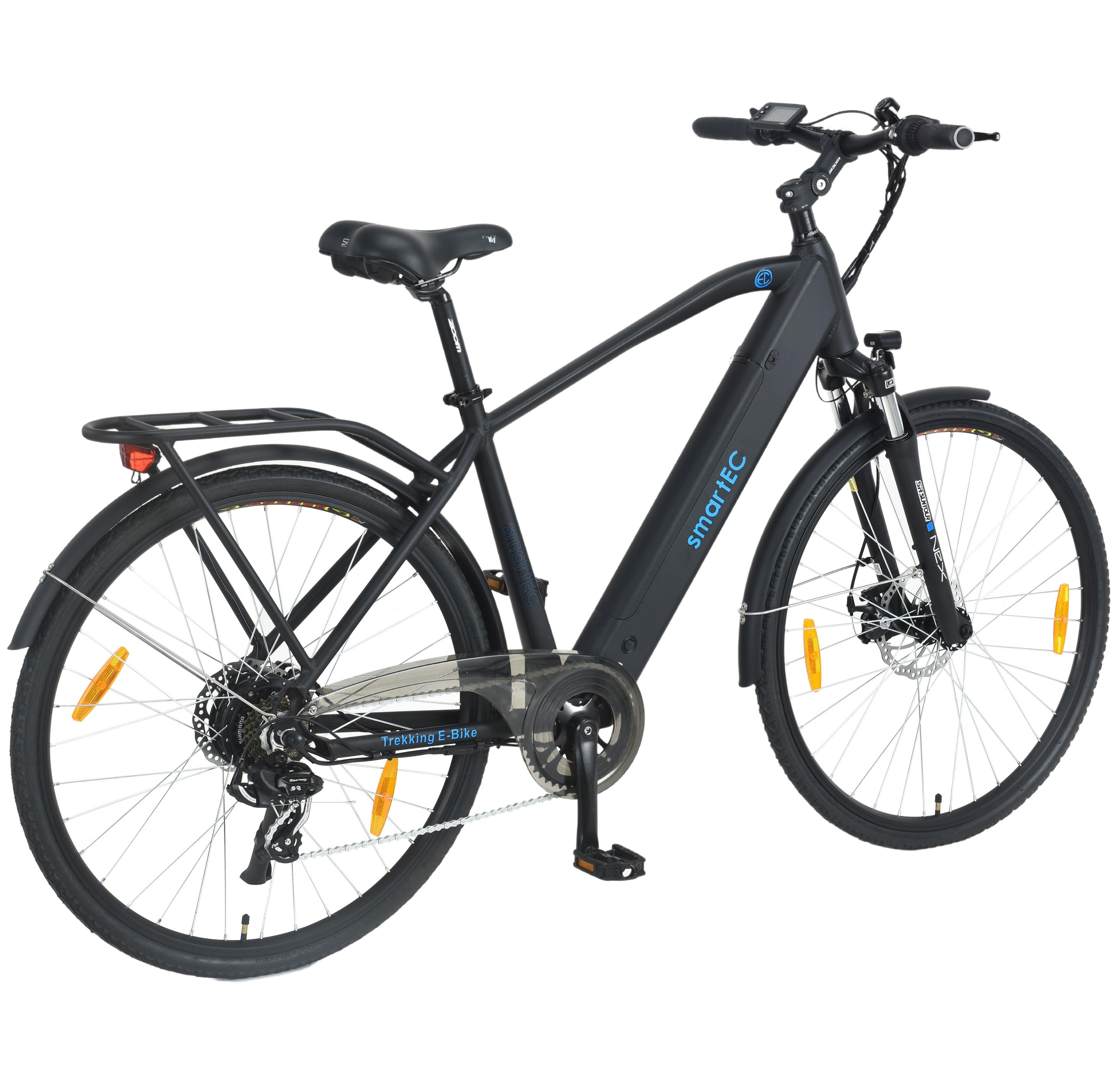 Schwarzes Elektrofahrrad mit blauen Akzenten. Es ist auf weißem Hintergrund.