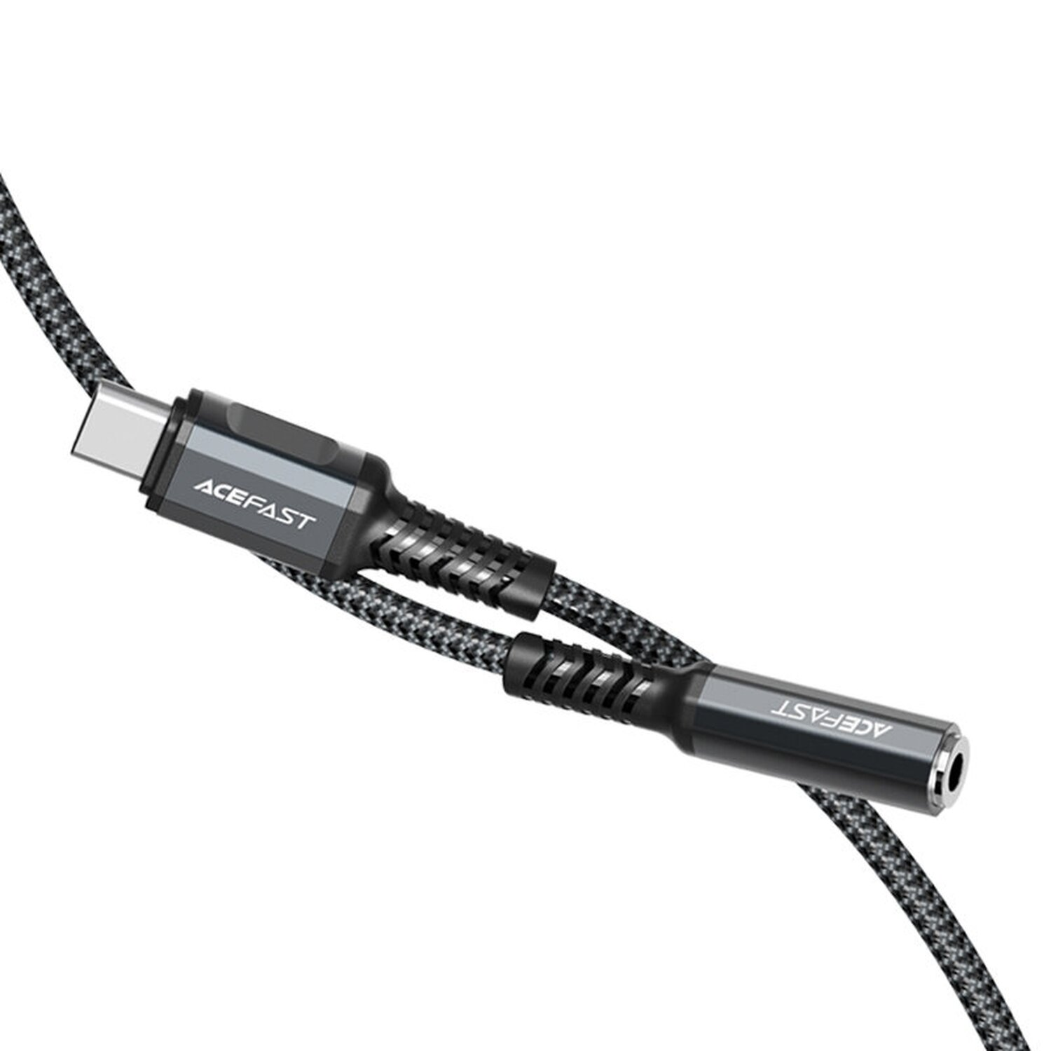 USB-C-zu-3,5-mm-Audioadapterkabel, schwarz und grau, vor weißem Hintergrund.