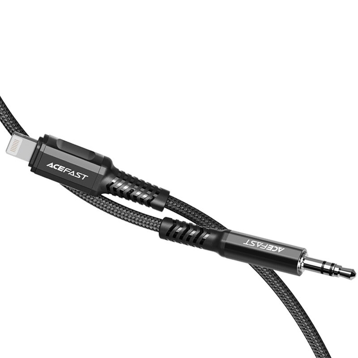 Schwarzes und graues Audiokabel mit Lightning- und 3,5-mm-Klinkenstecker. Isoliert auf Weiß.