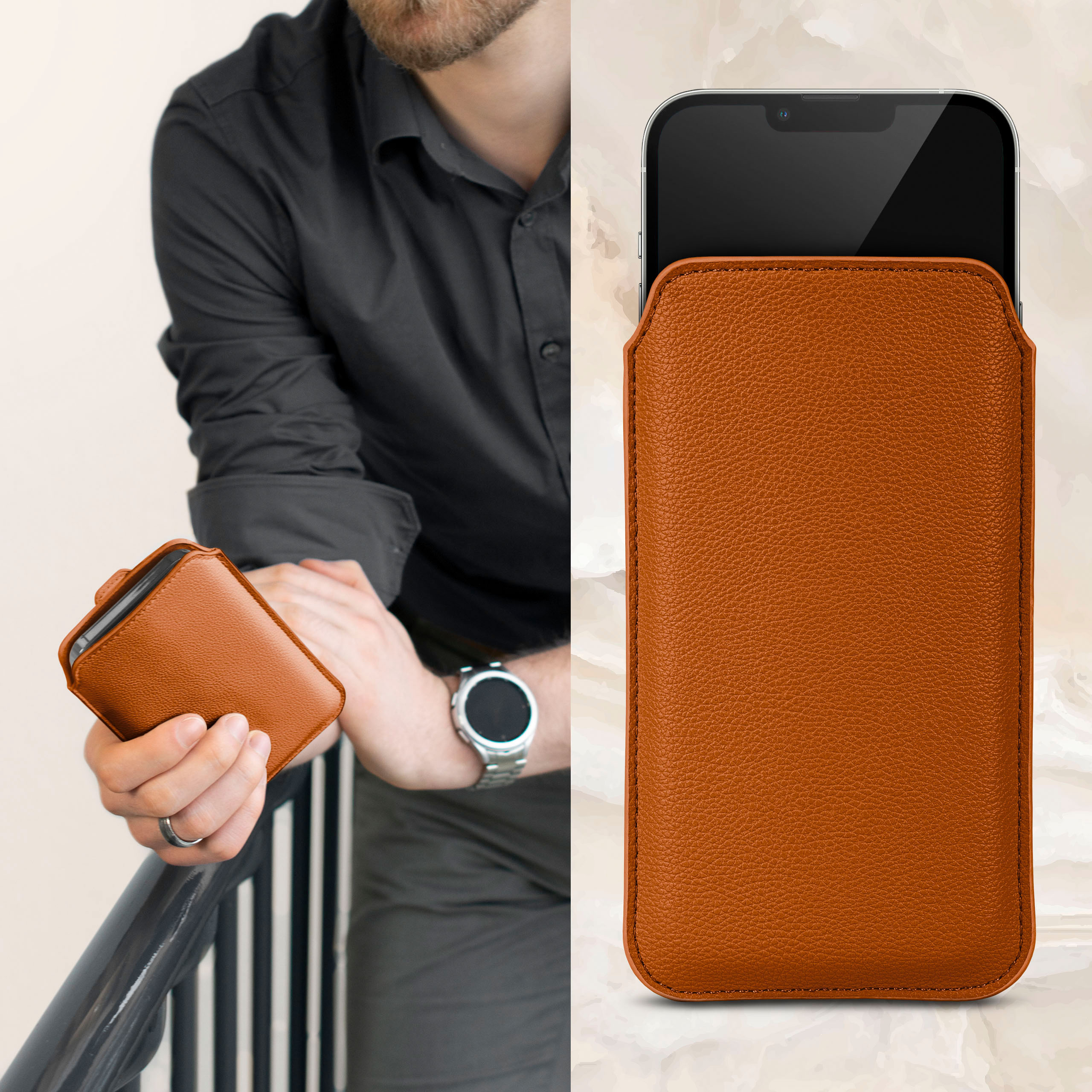 Eine Person hält eine braune Handyhülle, mit einem Telefon in einer Hülle. Weißer Hintergrund.