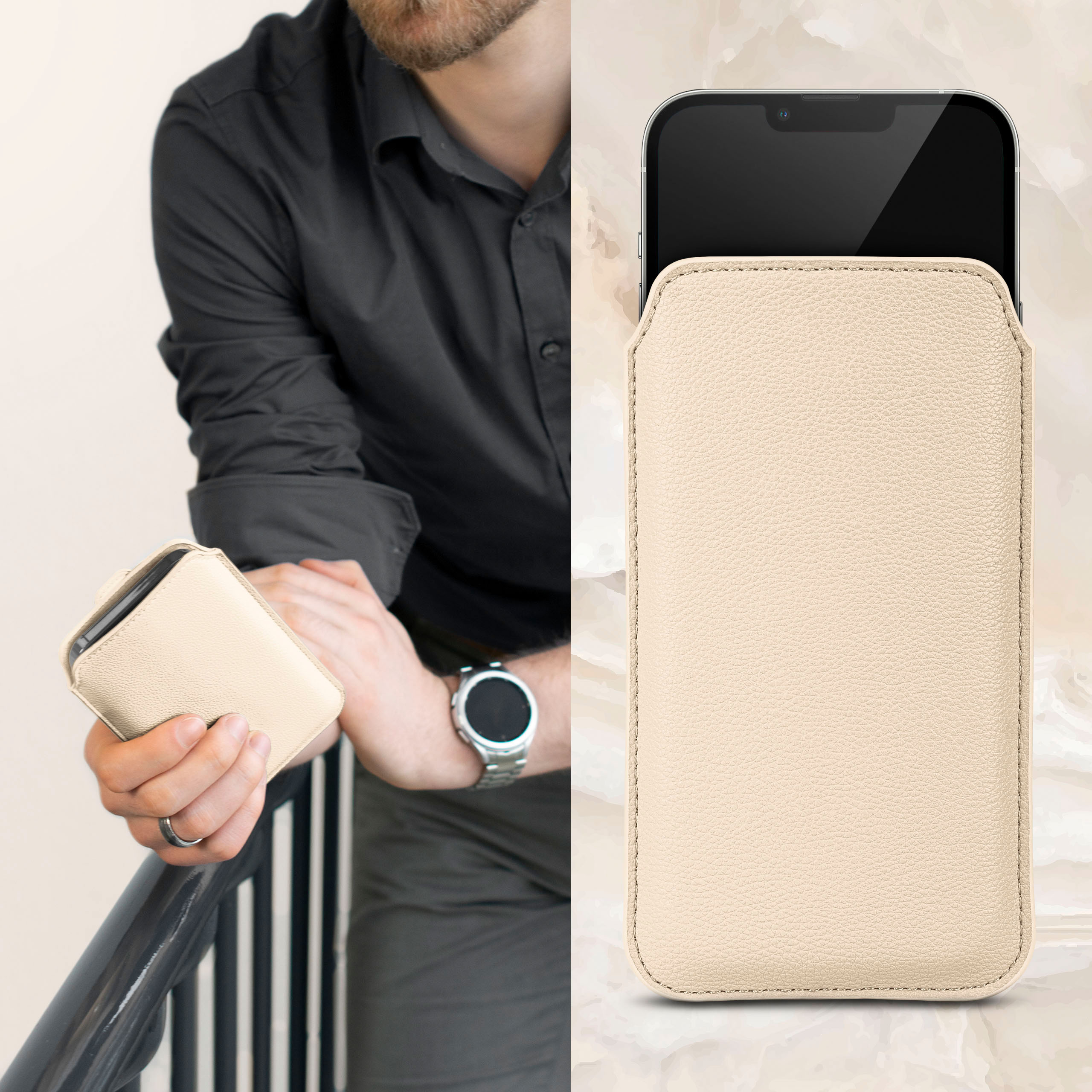 Mann hält beige Handyhülle und Telefon in einer Hülle. Hintergrund: Wand und Treppe.