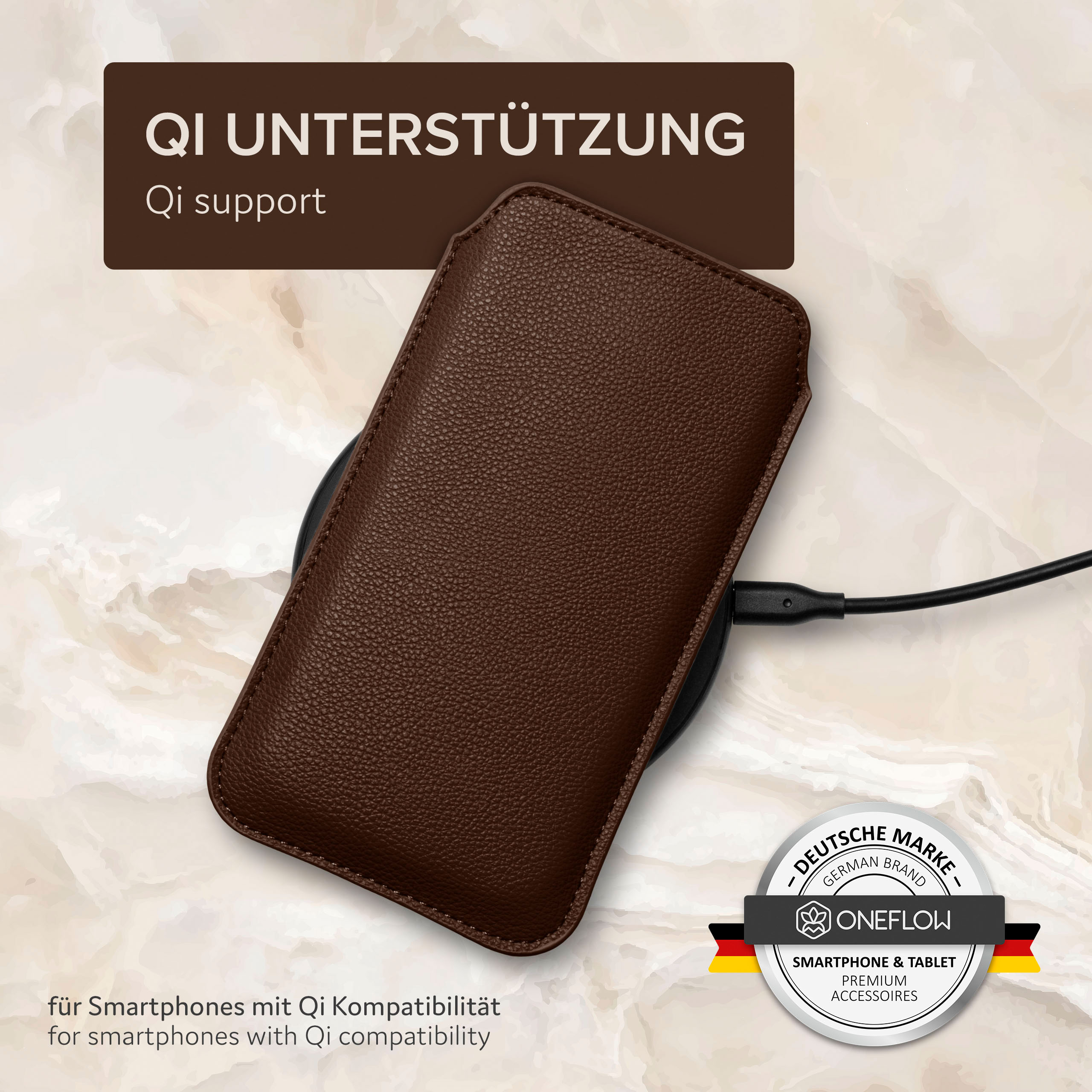 Braune Leder-Handyhülle auf kabellosem Ladegerät, mit Qi-Support-Label.