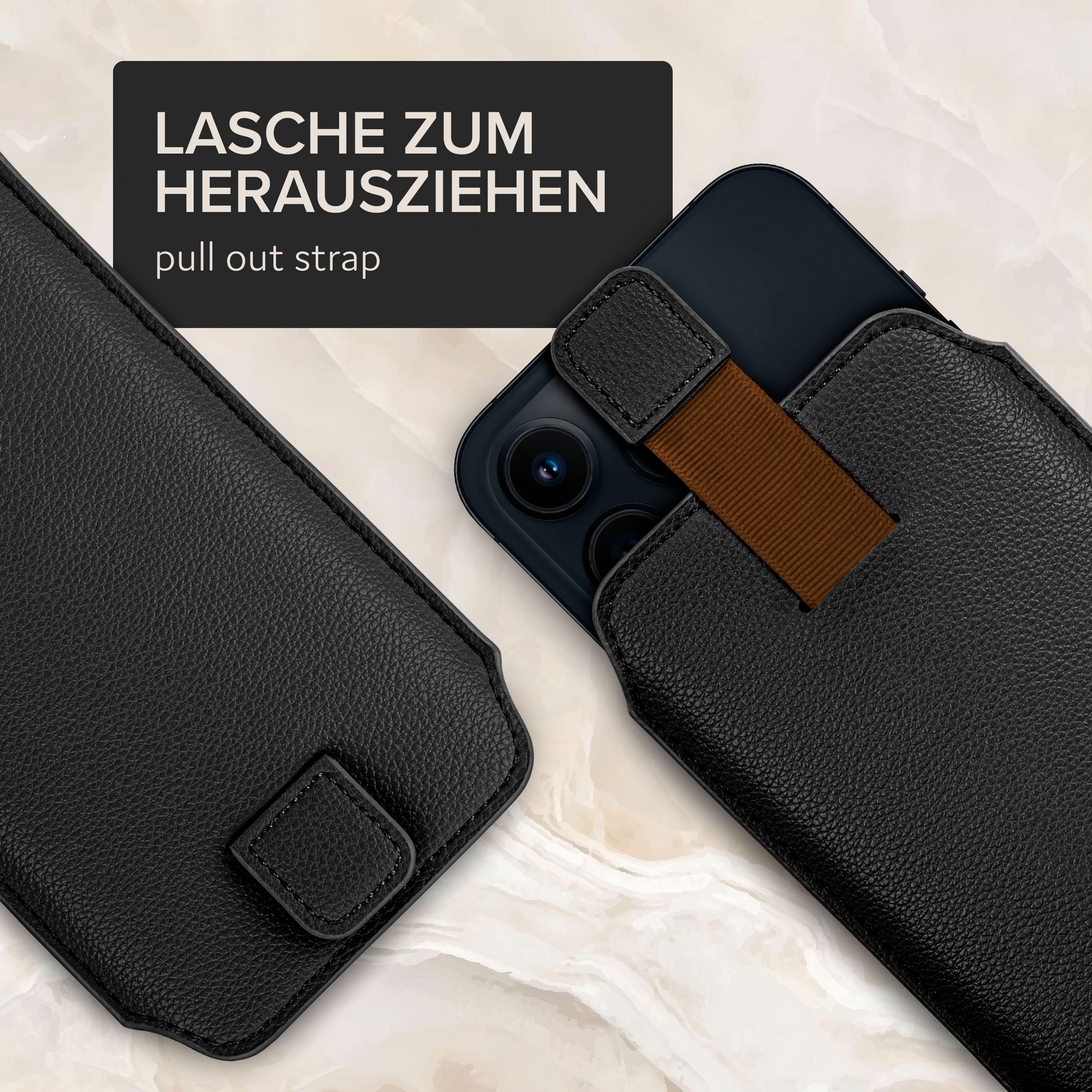 Ein schwarzes Telefon in schwarzer Lederhülle, braunes Ausziehband. Text: LASCHE ZUM HERAUSZIEHEN.