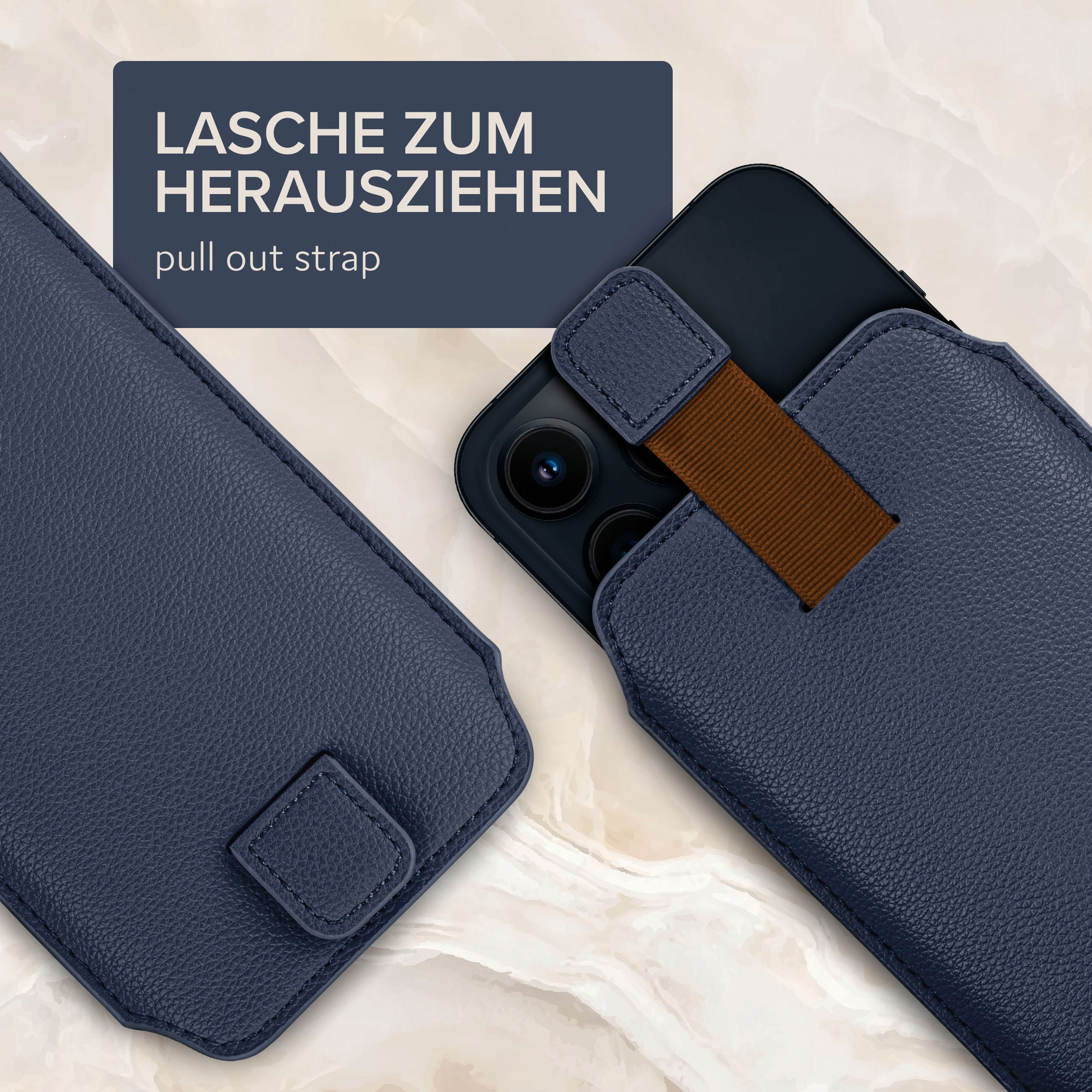 Eine blaue Handyhülle mit einem Telefon darin. Text: Pull out strap.