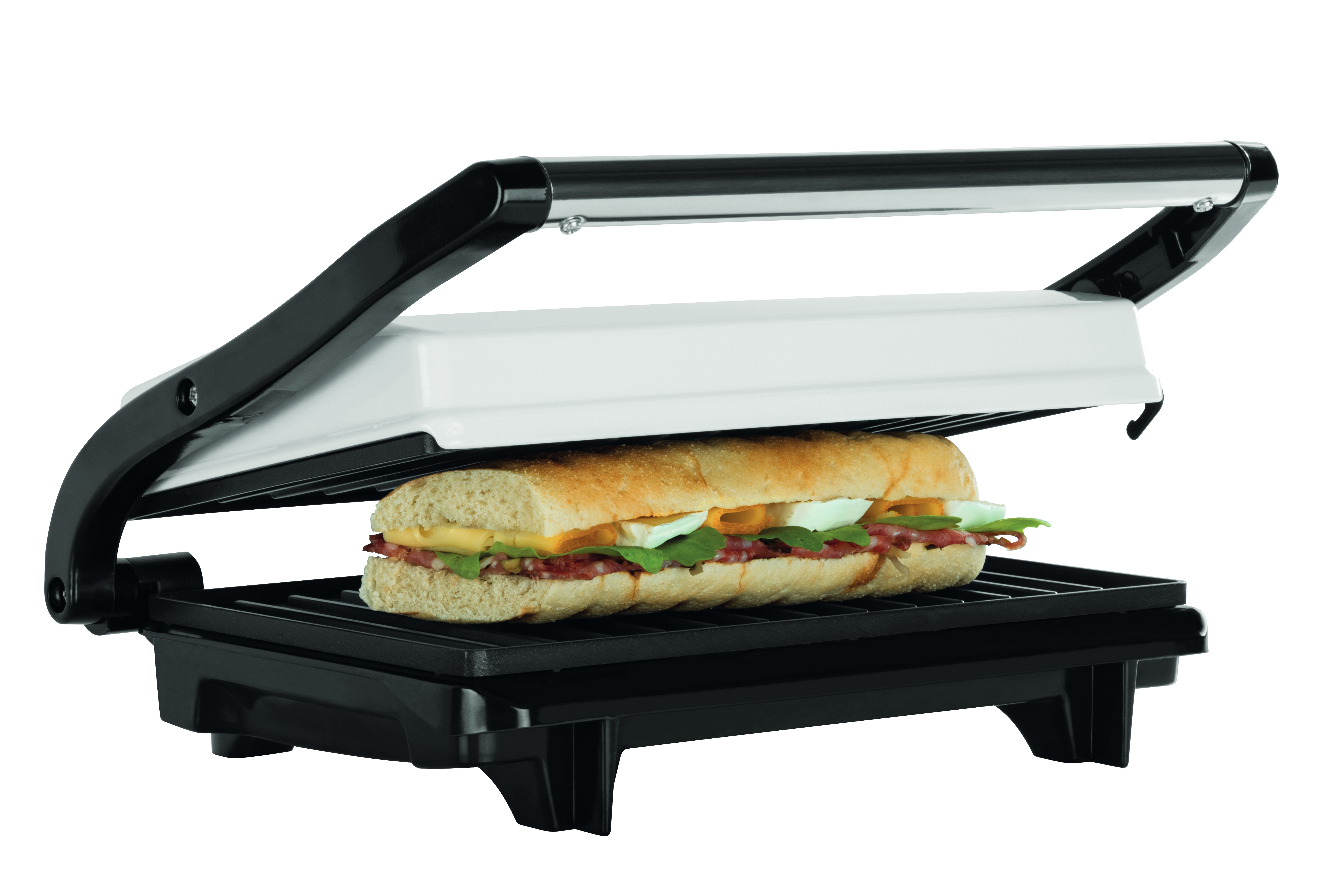 Eine Panini-Presse mit einem Sandwich darin, fertig zum Kochen. Die Presse ist weiß und schwarz.