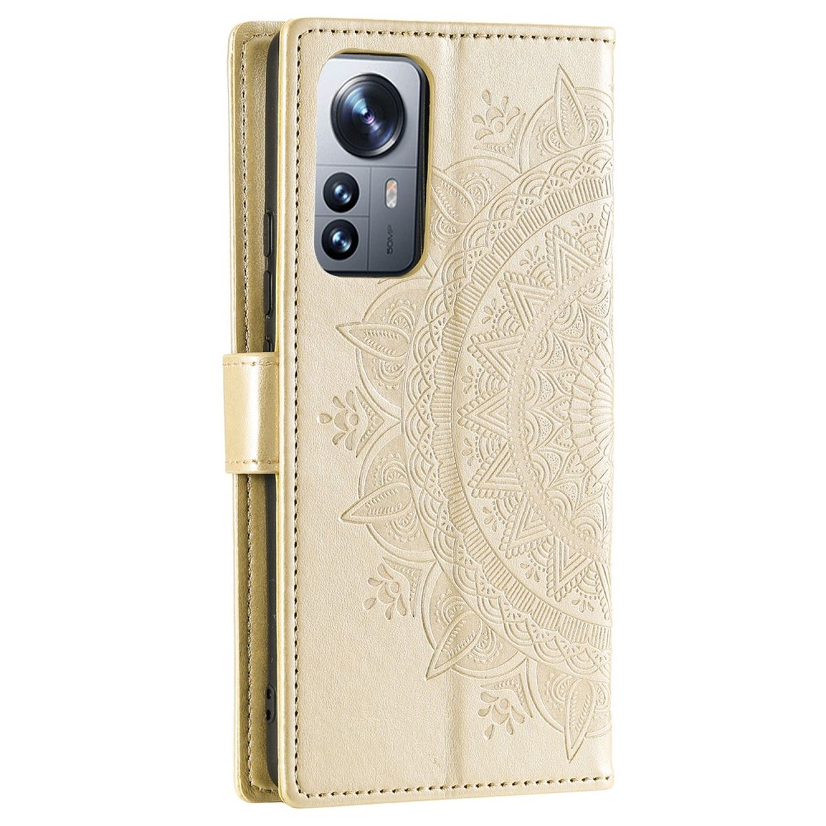 Goldene Handyhülle mit Mandala-Design, die ein Telefon hält. Die Kamera des Telefons ist sichtbar.