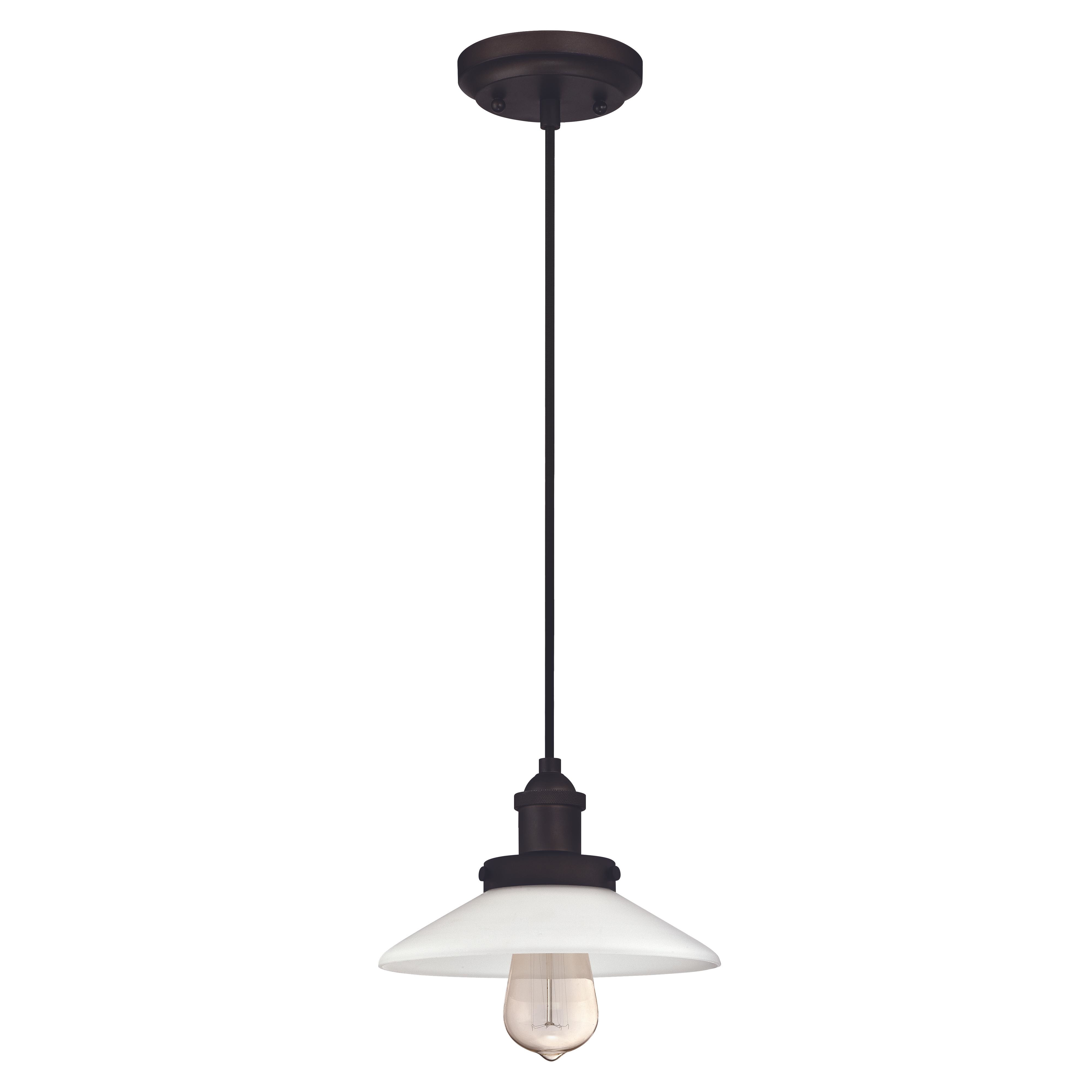 Eine Pendelleuchte mit weißem Glasschirm und schwarzem Metallbeschlag.