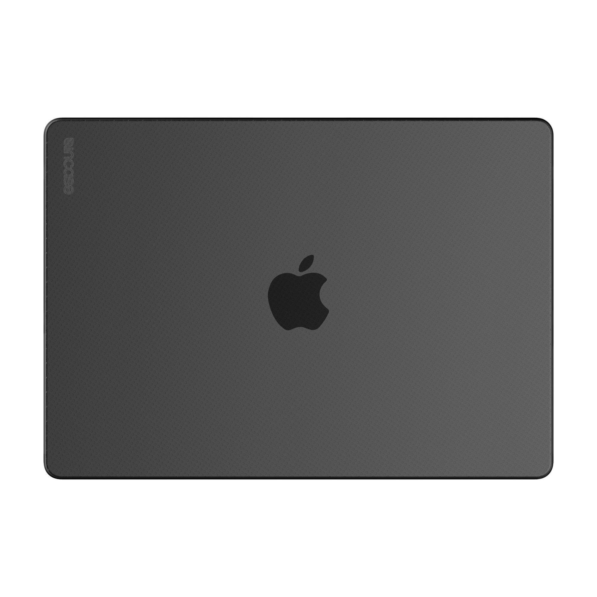 Ein geschlossener, dunkelgrauer Laptop mit einem Apple-Logo in der Mitte auf dunkler Oberfläche.