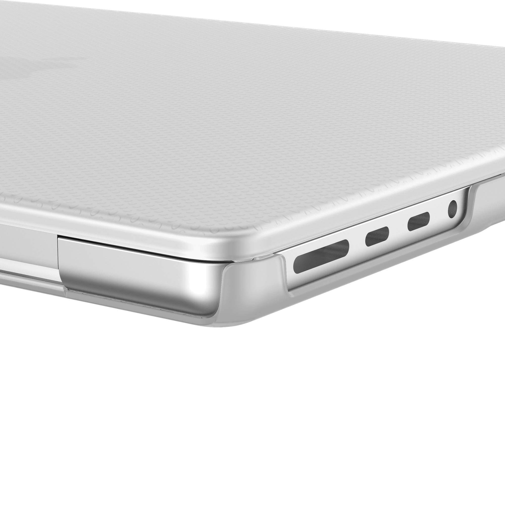 Primo piano di un angolo del laptop. Mostra il bordo con prese d'aria e porte. Colore argento.