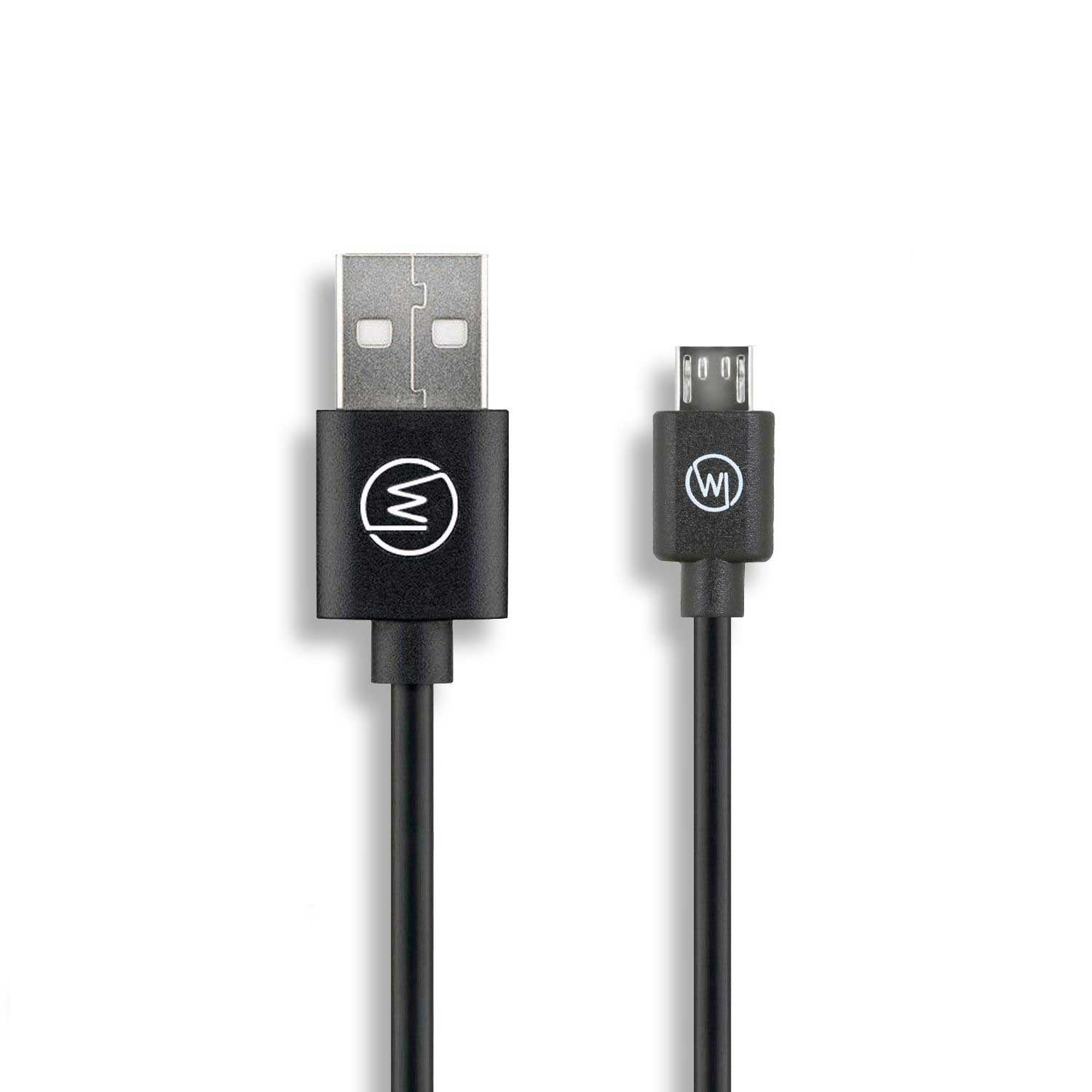 Schwarzes USB-auf-Micro-USB-Kabel. Weißer Hintergrund.