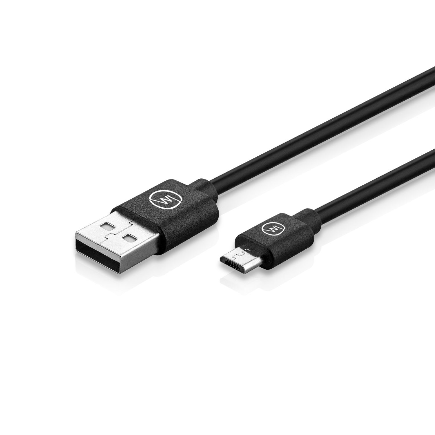 Ein schwarzes USB-Kabel mit USB-Anschluss an einem Ende und Micro-USB am anderen, vor weißem Hintergrund.