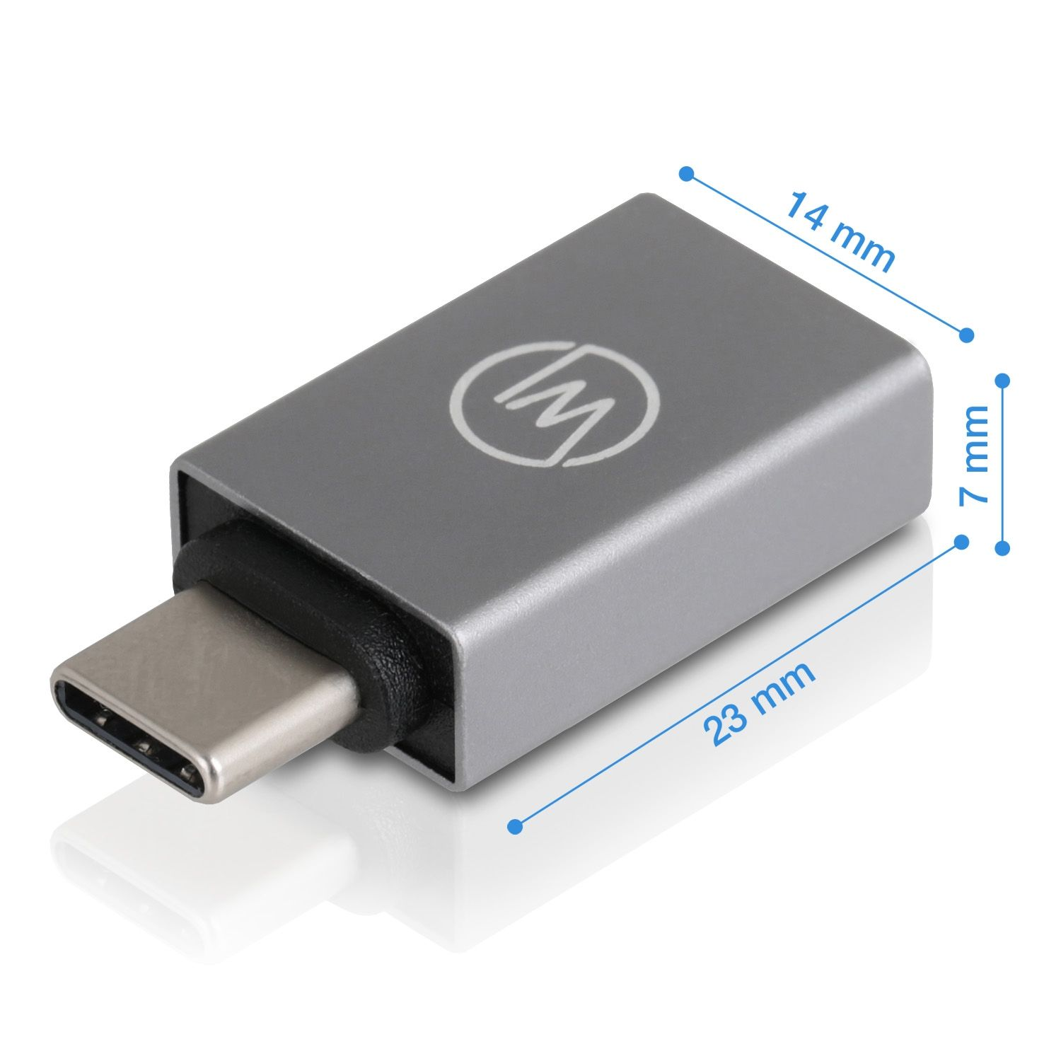 Ein silberner USB-C-zu-USB-Adapter. Abmessungen: 23 mm lang, 14 mm breit und 7 mm dick.