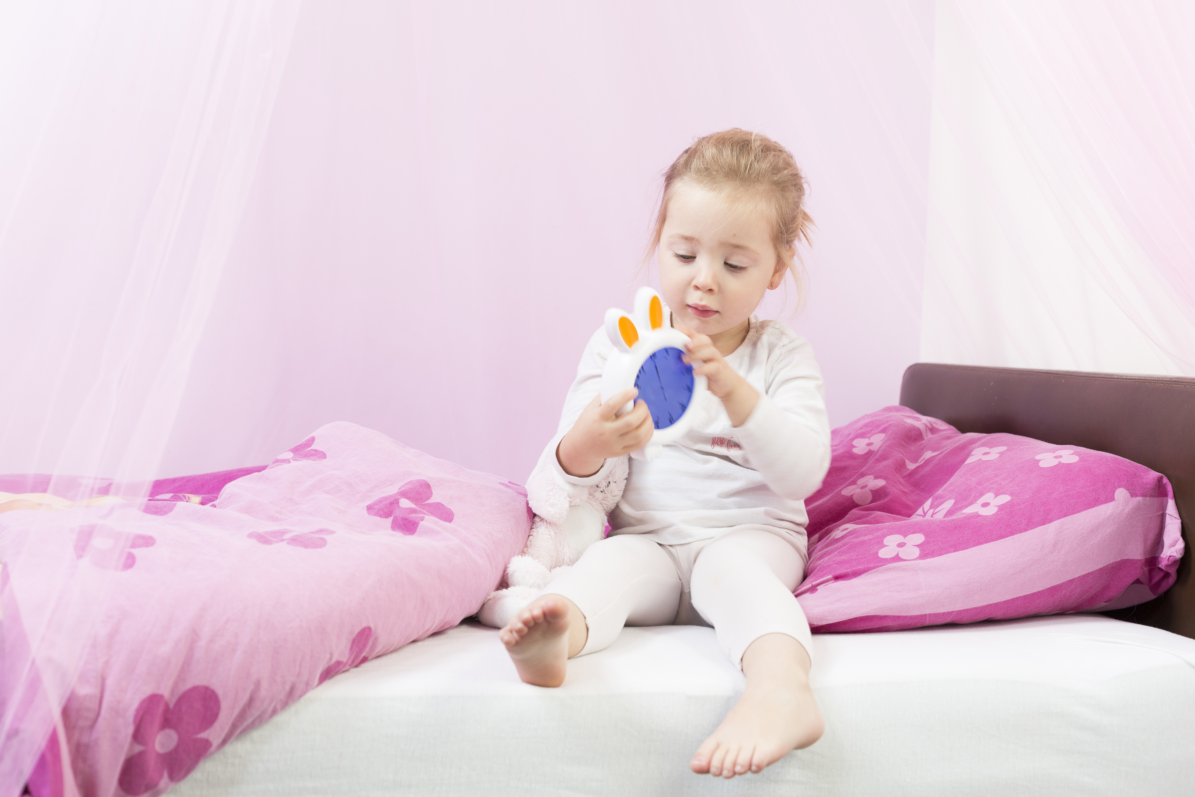 Lampka nocna ALECTO z budzikiem, trener snu BC100BUNNY Biały