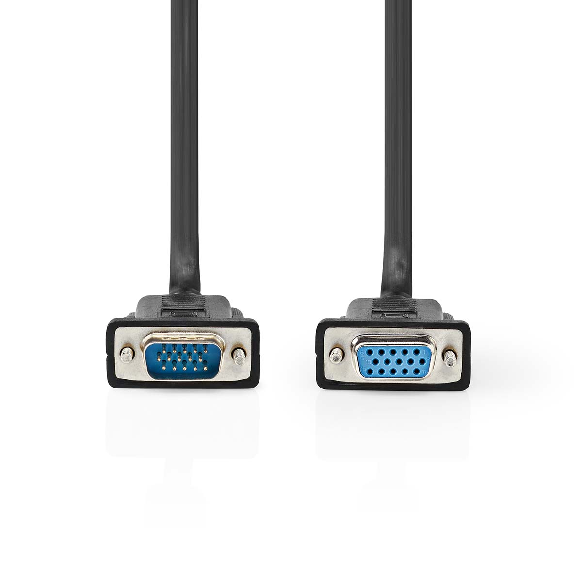 Zwei schwarze VGA-Kabel, jedes mit blauen Pins, nebeneinander auf weißem Hintergrund.